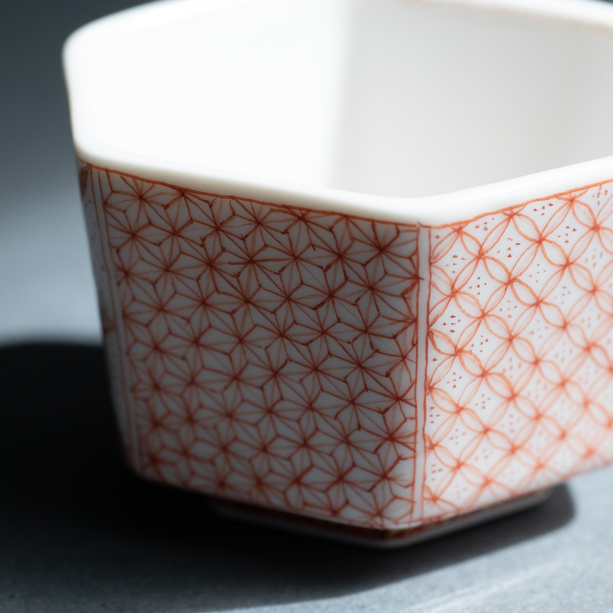 Fukushima Reiko Akae - Saibyo Sarasa Kutani Sake Cup - MUSUBI KILN - Quality Japanese Tableware and Gift