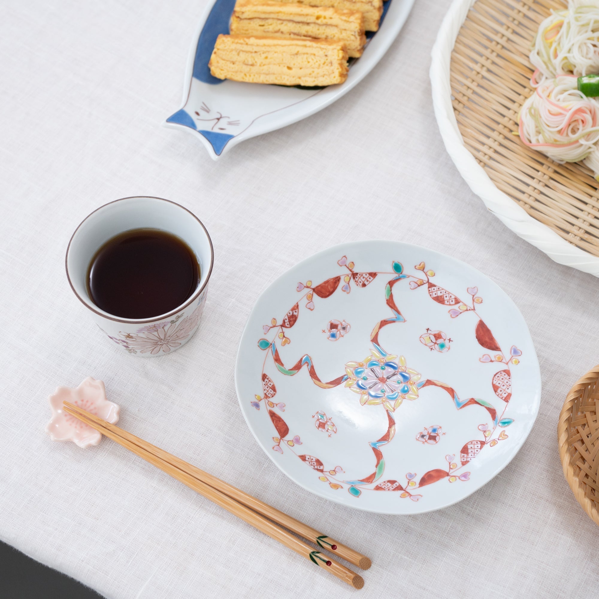 Ginshu Kiln Flowers In Full Bloom Kutani Round Plate - MUSUBI KILN - Quality Japanese Tableware and Gift