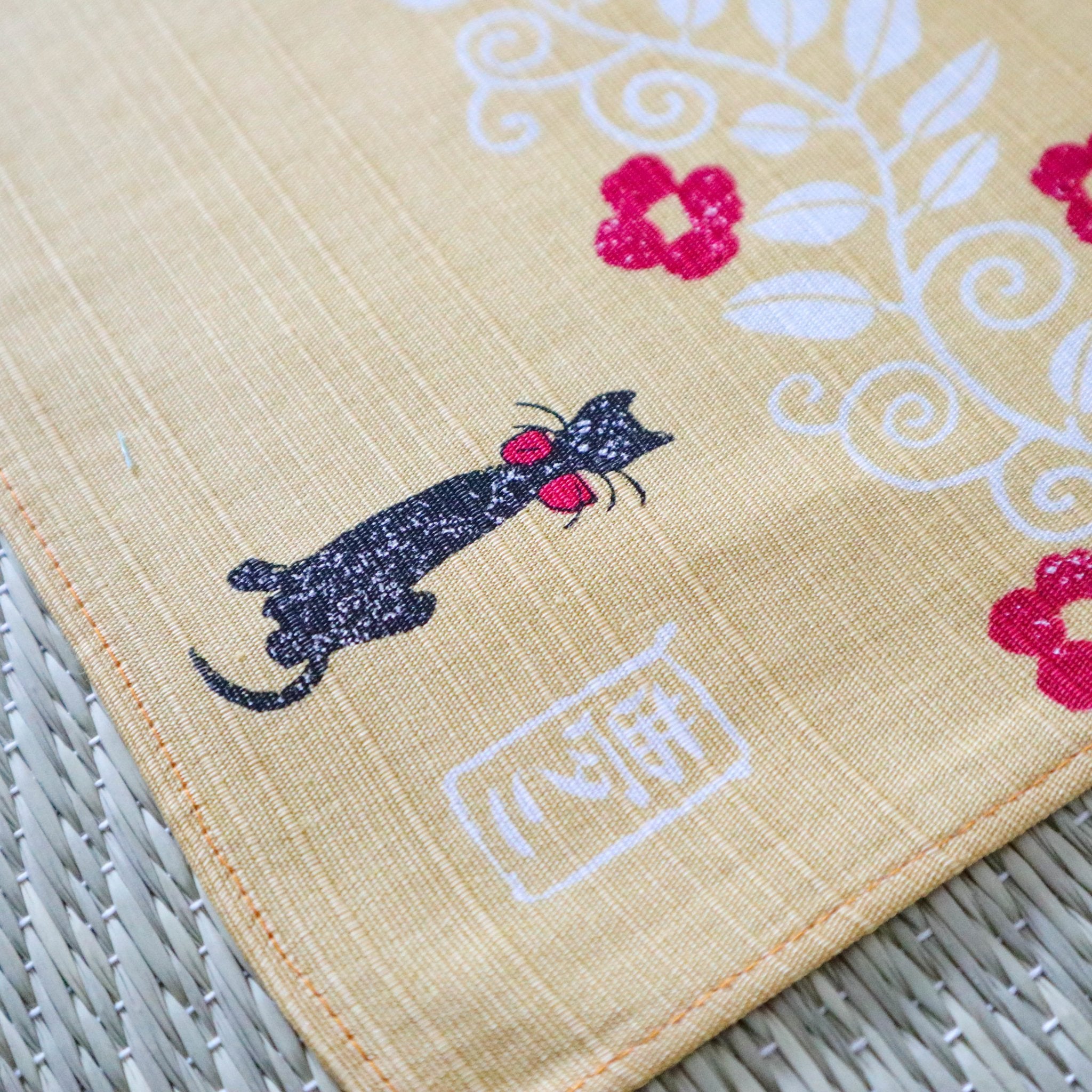 Golden Yellow Cat Furoshiki Wrapping Cloth 18.9in - MUSUBI KILN - Quality Japanese Tableware and Gift