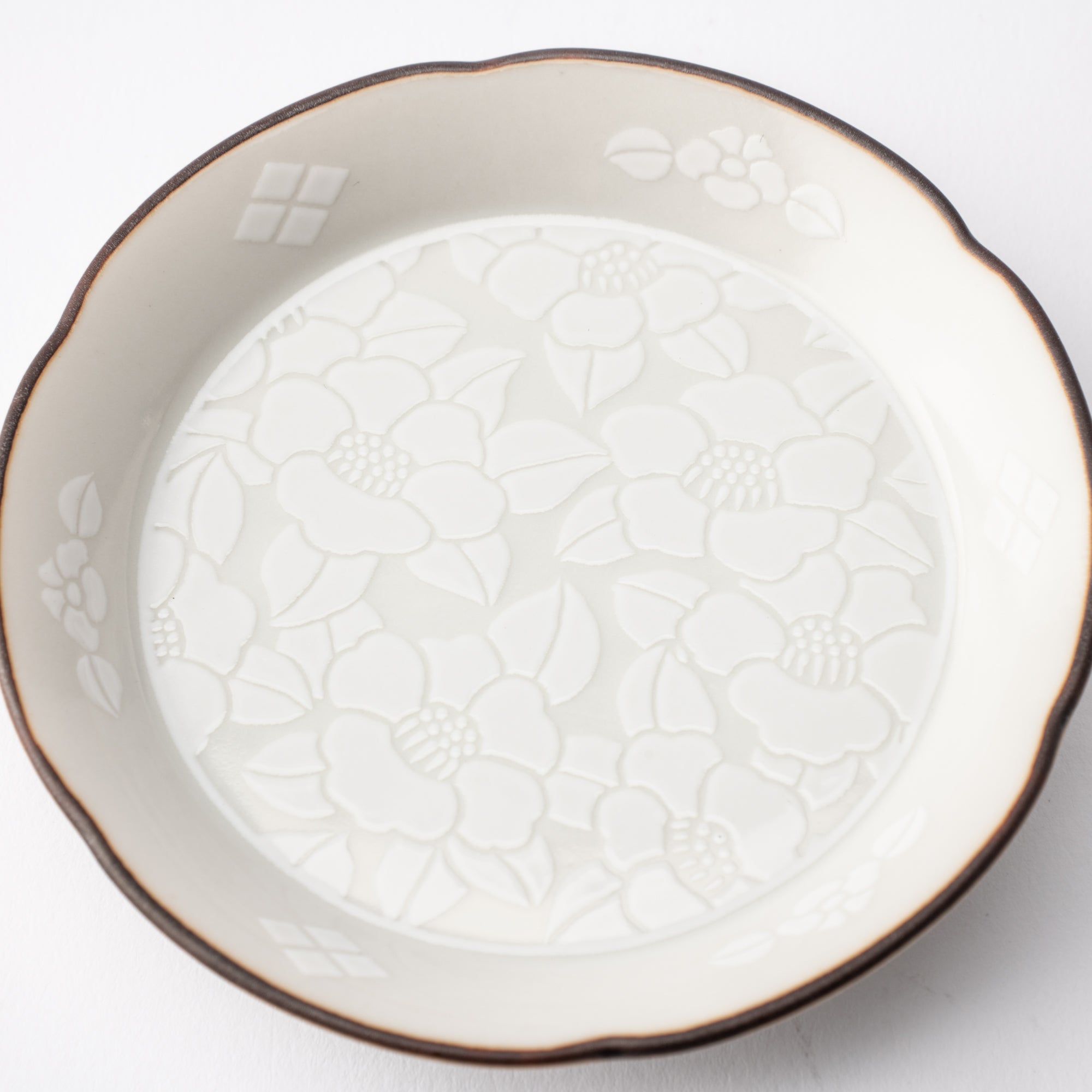 Hachi - Kutani Plum Blossoms Camellia Sauce Plate - MUSUBI KILN - Quality Japanese Tableware and Gift