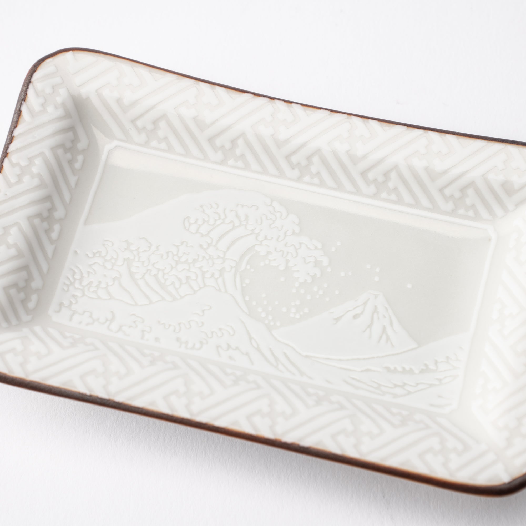 Hachi - Kutani Wave Mt.Fuji Sauce Plate - MUSUBI KILN - Quality Japanese Tableware and Gift