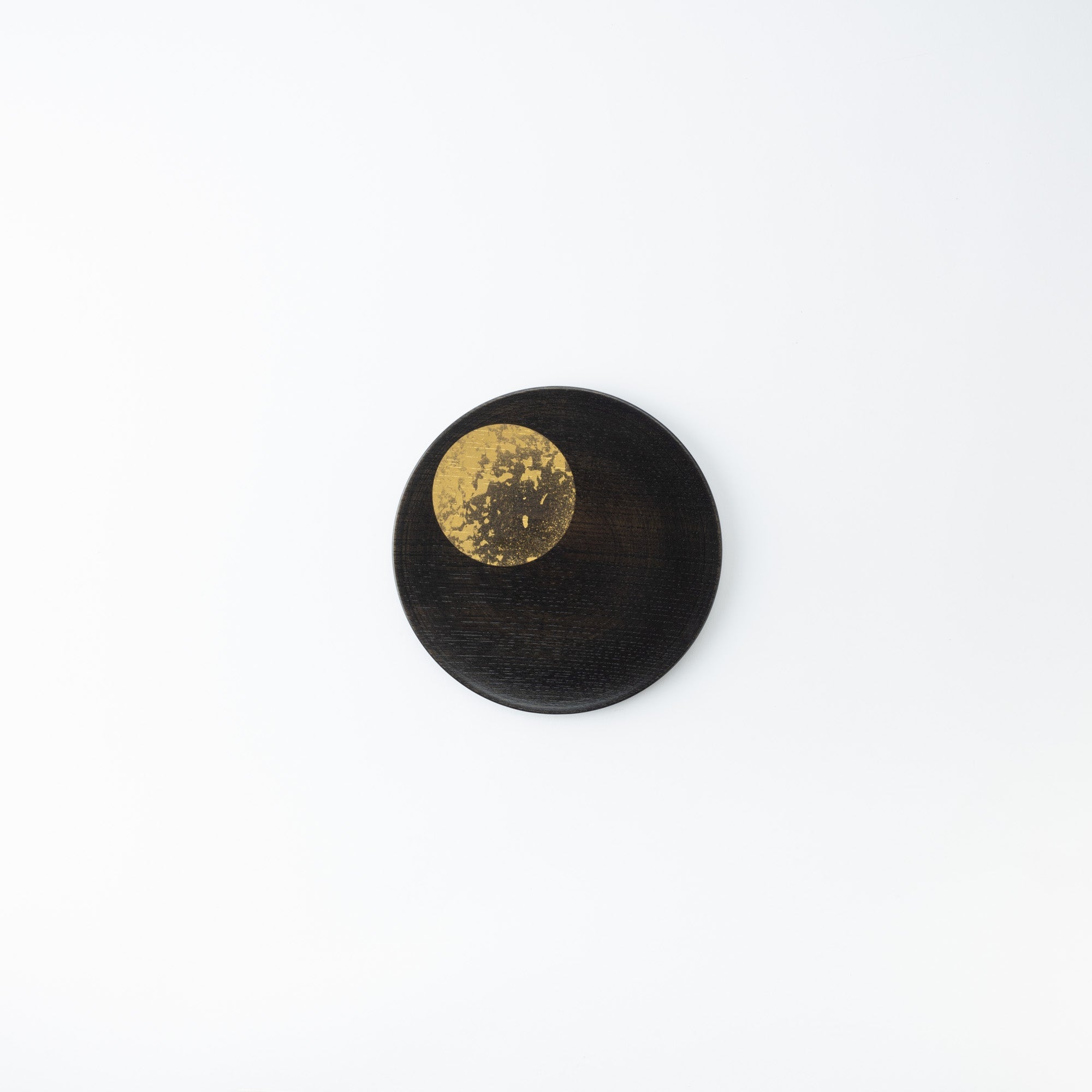 Hakuichi Hazy Moon Kanazawa Gold Leaf Lacquerware Flat Plate 7.1in - MUSUBI KILN - Quality Japanese Tableware and Gift