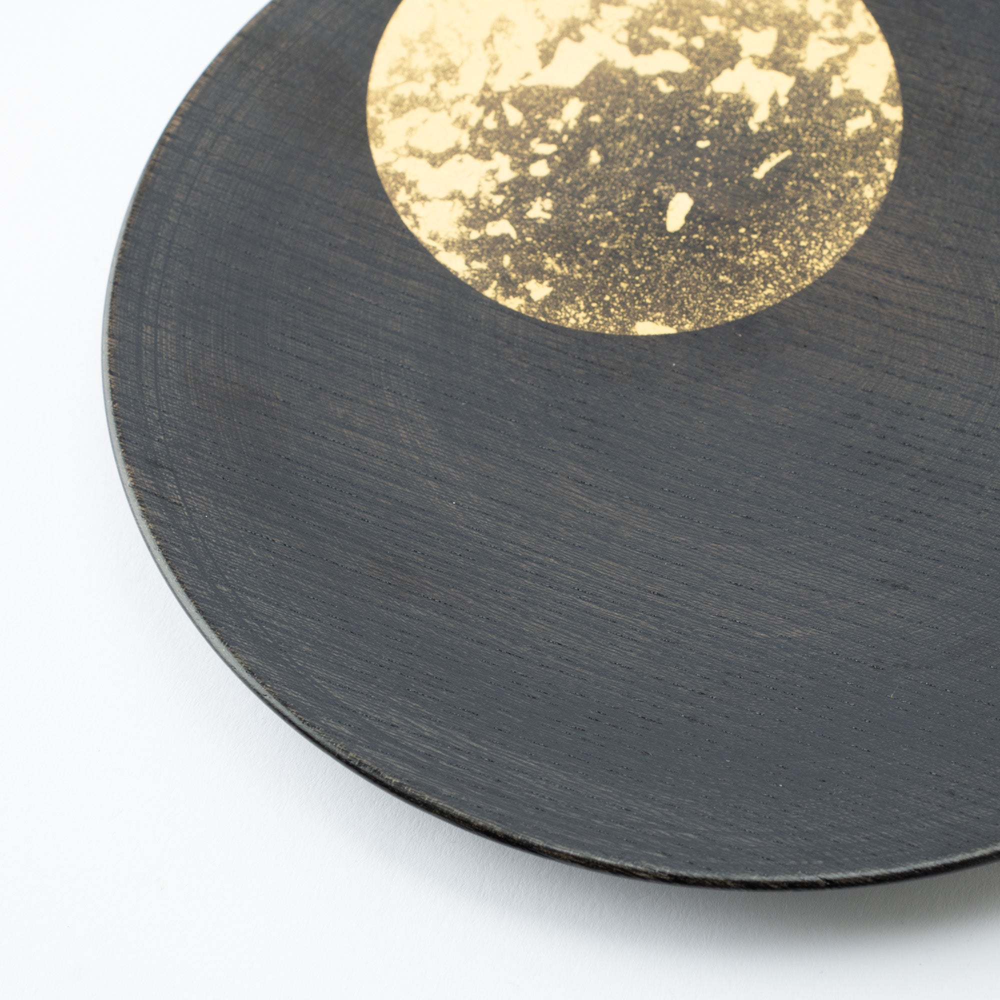 Hakuichi Hazy Moon Kanazawa Gold Leaf Lacquerware Flat Plate 7.1in - MUSUBI KILN - Quality Japanese Tableware and Gift