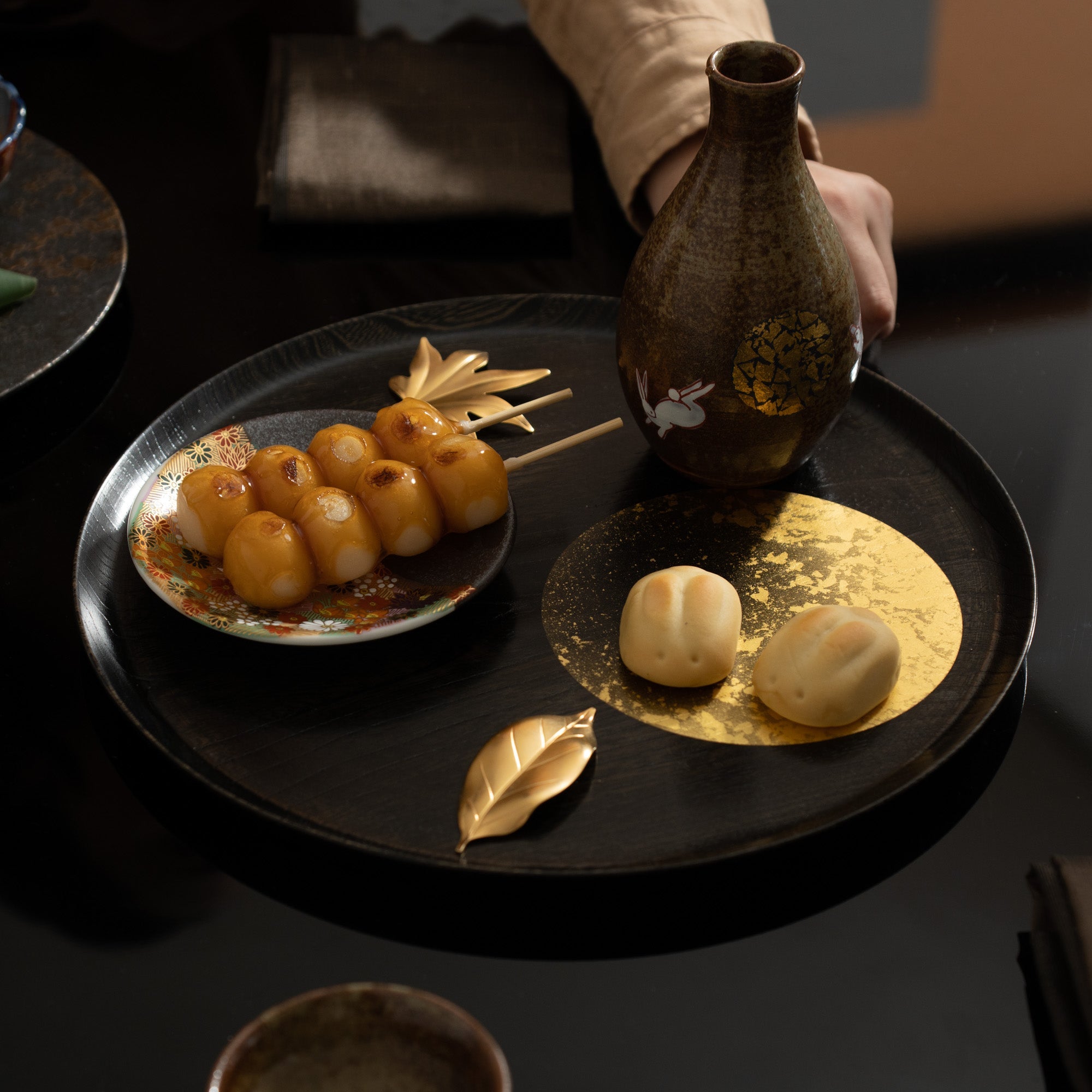 Hakuichi Hazy Moon Kanazawa Gold Leaf Lacquerware Tray - MUSUBI KILN - Quality Japanese Tableware and Gift