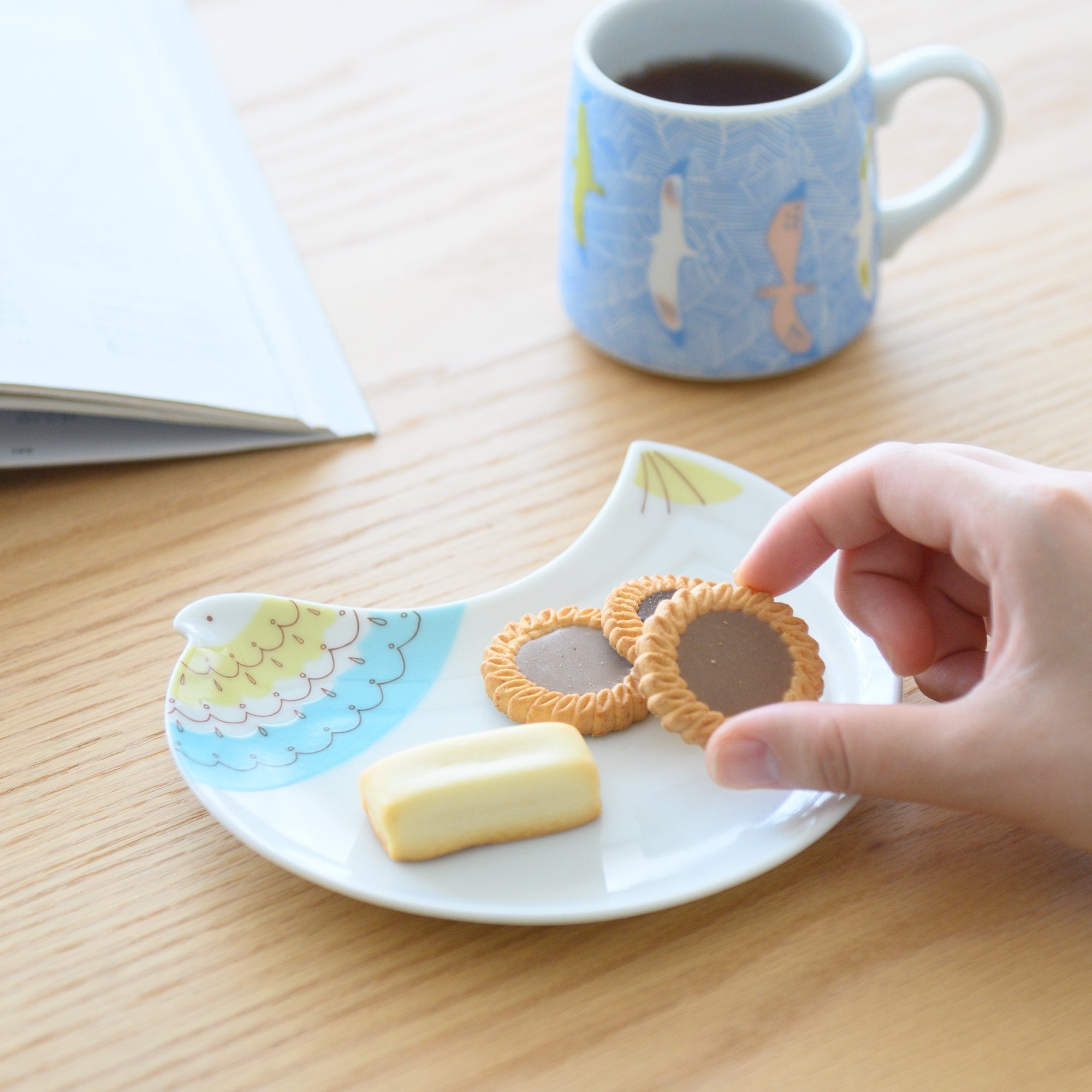 Harekutani Bird Round Plate - MUSUBI KILN - Quality Japanese Tableware and Gift