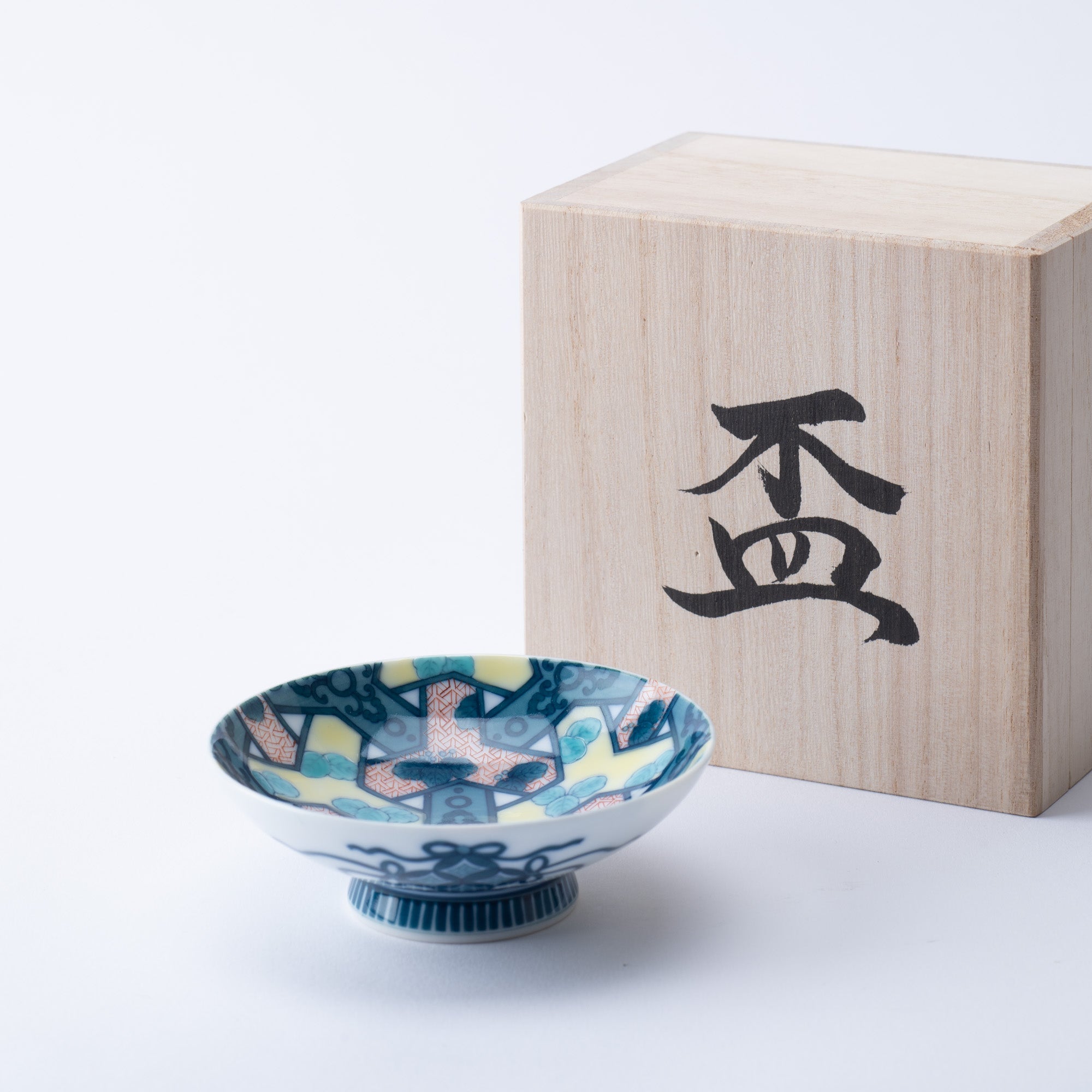 Hataman Touen Iro - Nabeshima Tortoiseshell Pattern Imari Nabeshima Ware Sakazuki Flat Sake Cup - MUSUBI KILN - Quality Japanese Tableware and Gift