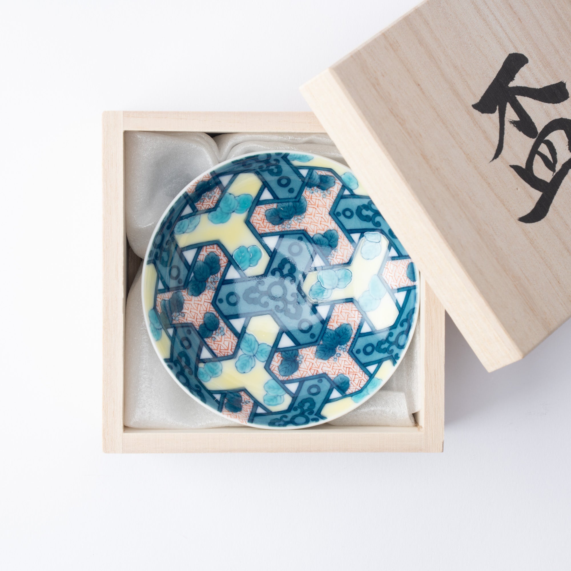 Hataman Touen Iro - Nabeshima Tortoiseshell Pattern Imari Nabeshima Ware Sakazuki Flat Sake Cup - MUSUBI KILN - Quality Japanese Tableware and Gift