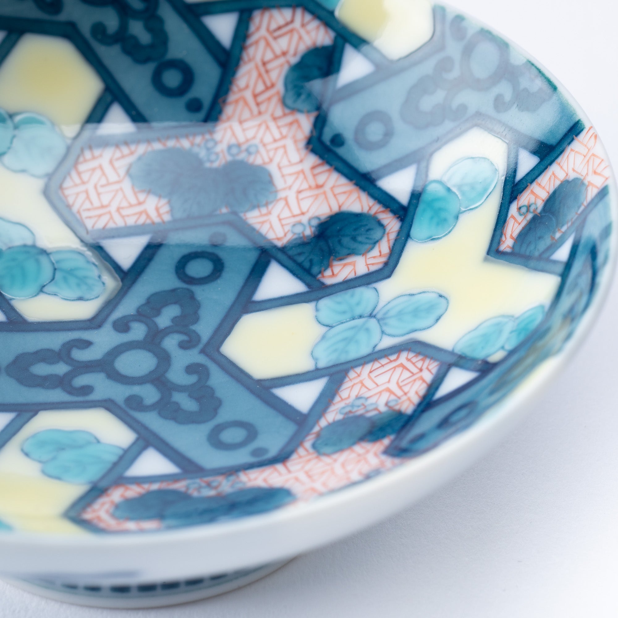 Hataman Touen Iro - Nabeshima Tortoiseshell Pattern Imari Nabeshima Ware Sakazuki Flat Sake Cup - MUSUBI KILN - Quality Japanese Tableware and Gift