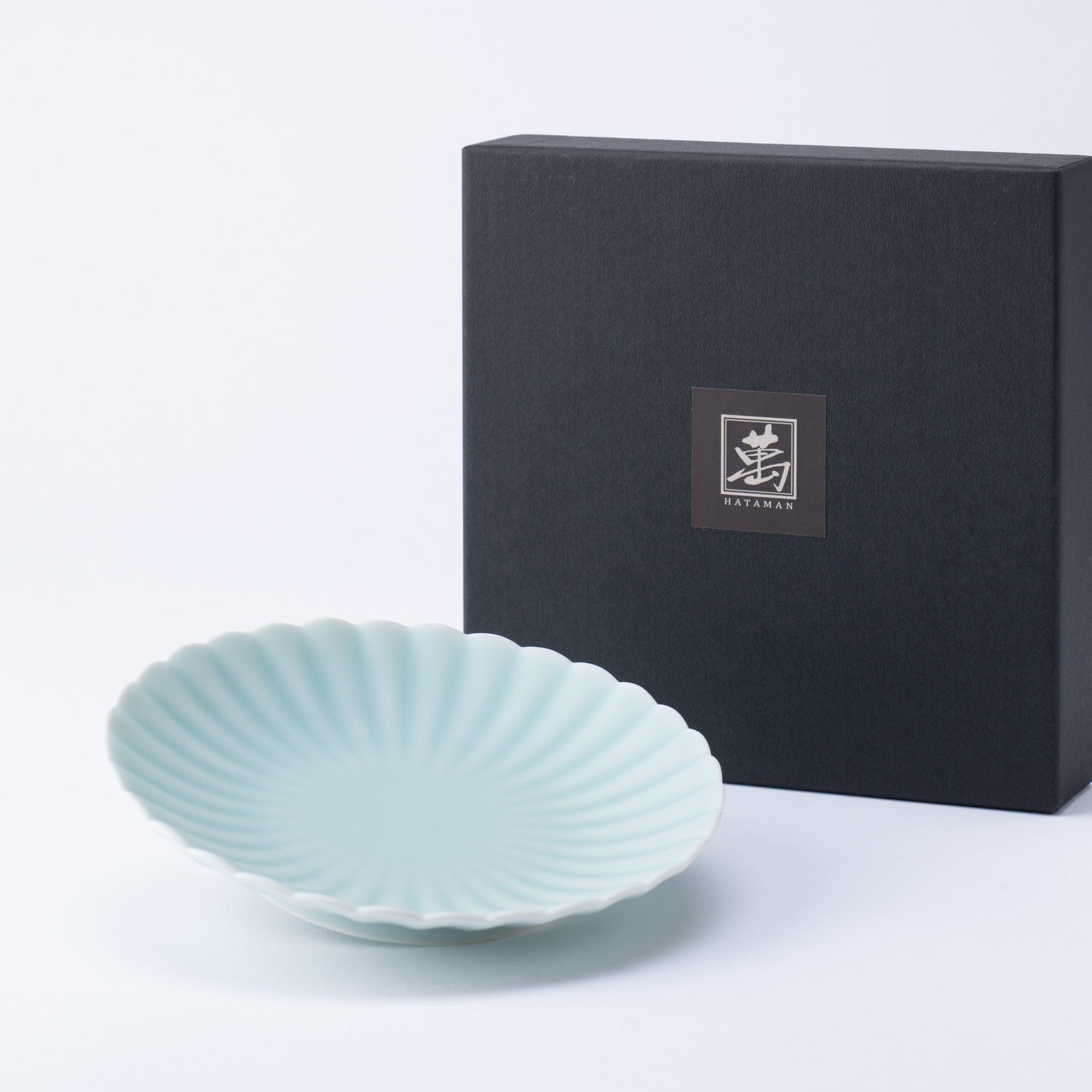 Hataman Touen Moist Chrysanthemum Shape Imari Nabeshima Ware Side Plate - MUSUBI KILN - Quality Japanese Tableware and Gift