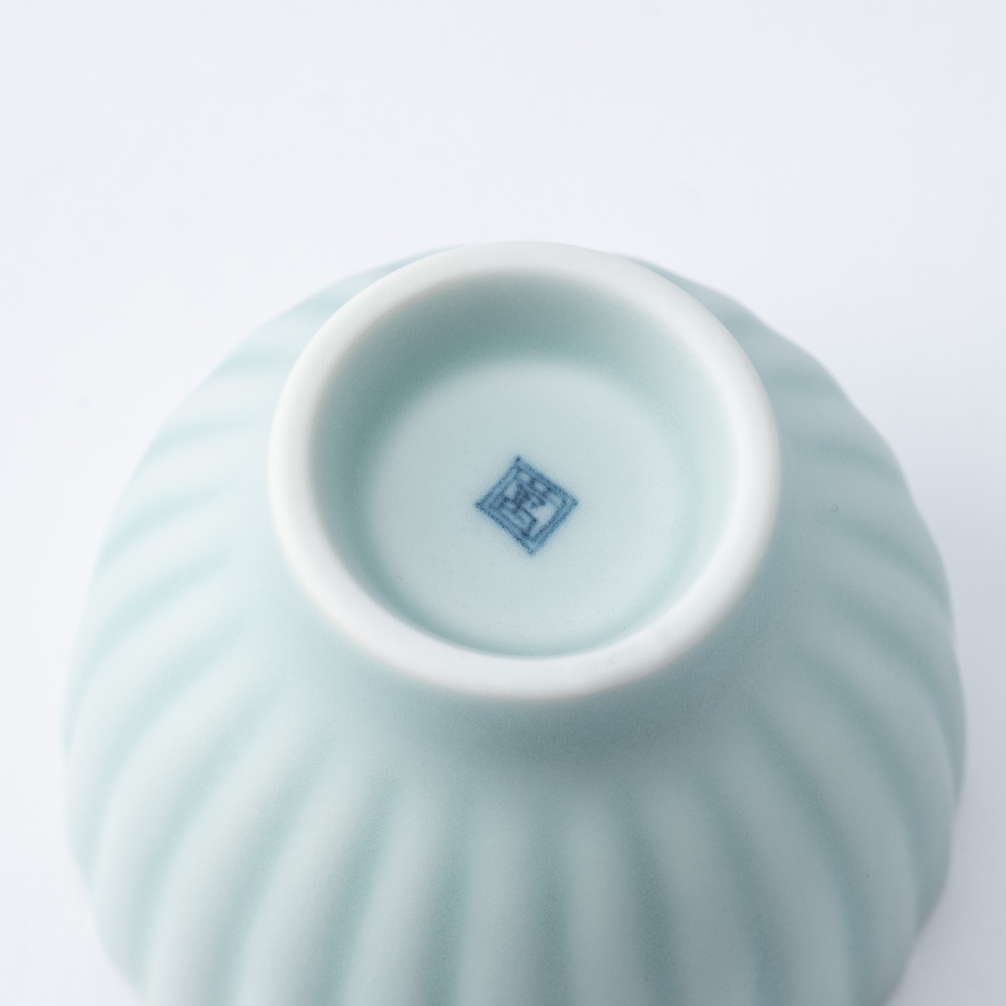 Hataman Touen Moist Chrysanthemum Shape Imari Nabeshima Ware Yunomi Japanese Teacup - MUSUBI KILN - Quality Japanese Tableware and Gift