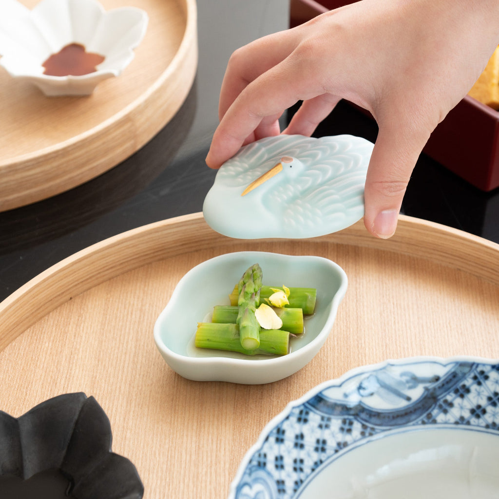 Hataman Touen Moist Gold Crane Imari Nabeshima Ware Small Box | MUSUBI ...