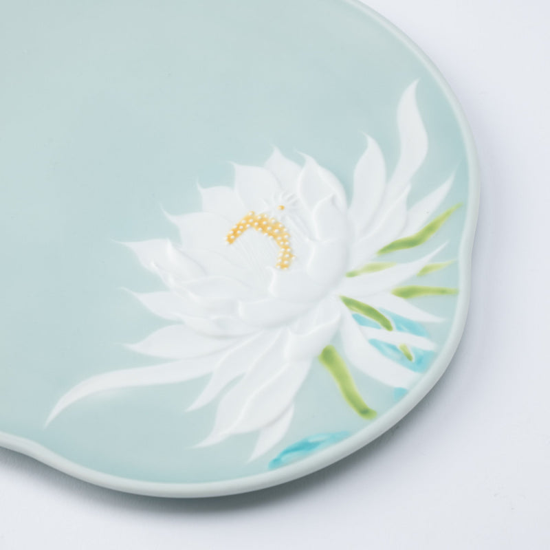 Hataman Touen Moist Orchid Cactus Imari Nabeshima Ware Quince - Shaped Plate - MUSUBI KILN - Quality Japanese Tableware and Gift