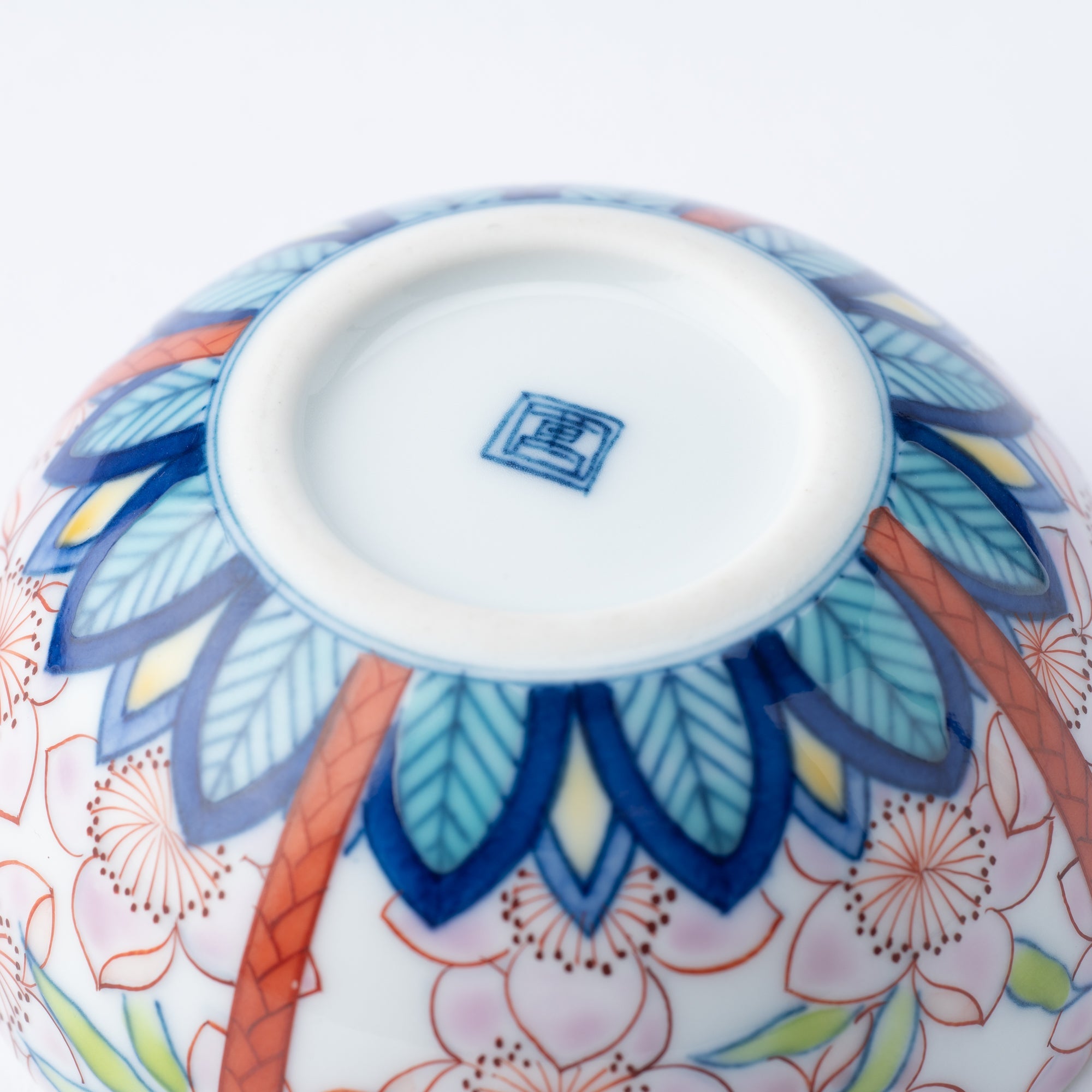 Hataman Touen Mokko Knot Peach Blossom Imari Nabeshima Ware Small Box - MUSUBI KILN - Quality Japanese Tableware and Gift