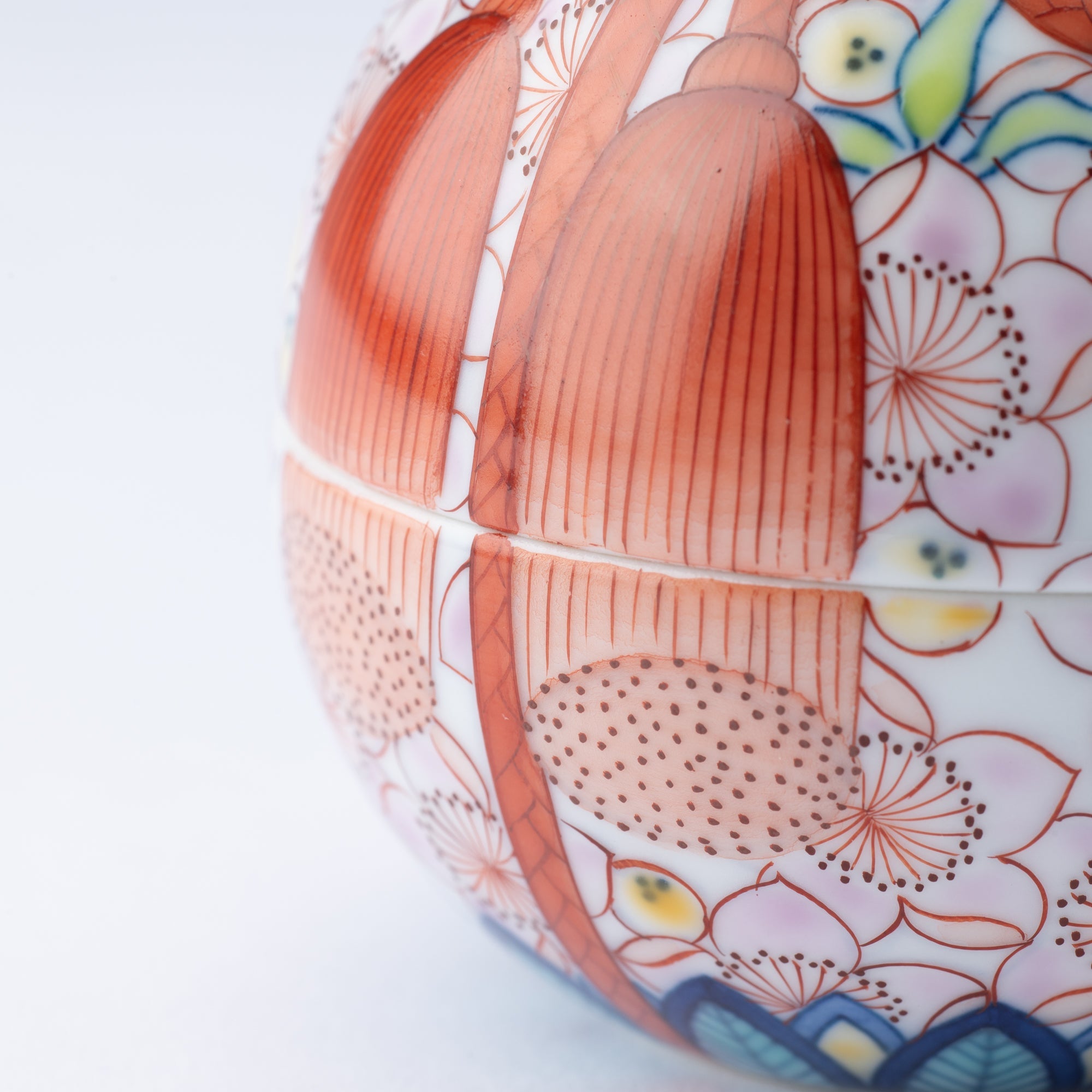 Hataman Touen Mokko Knot Peach Blossom Imari Nabeshima Ware Small Box - MUSUBI KILN - Quality Japanese Tableware and Gift