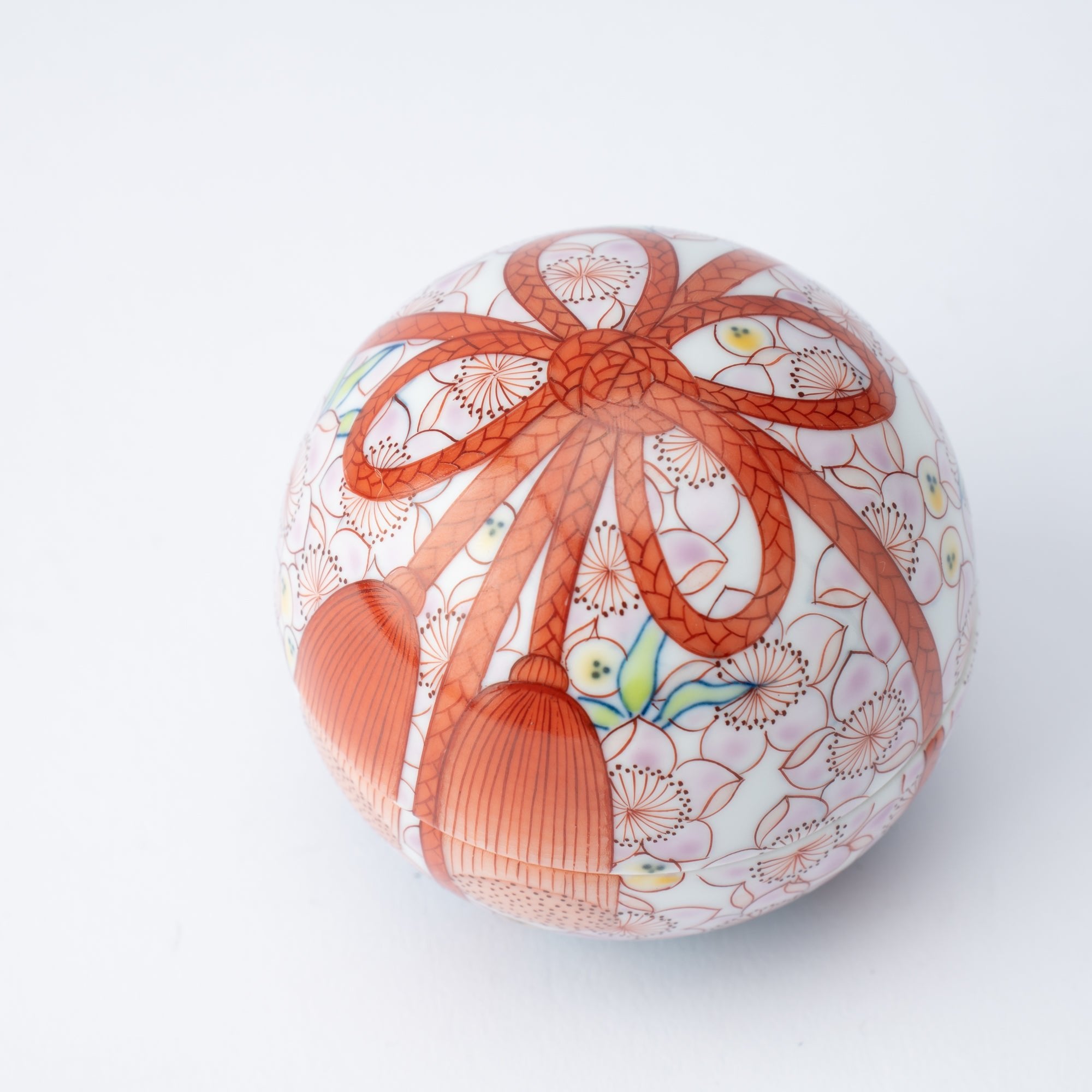 Hataman Touen Mokko Knot Peach Blossom Imari Nabeshima Ware Small Box - MUSUBI KILN - Quality Japanese Tableware and Gift