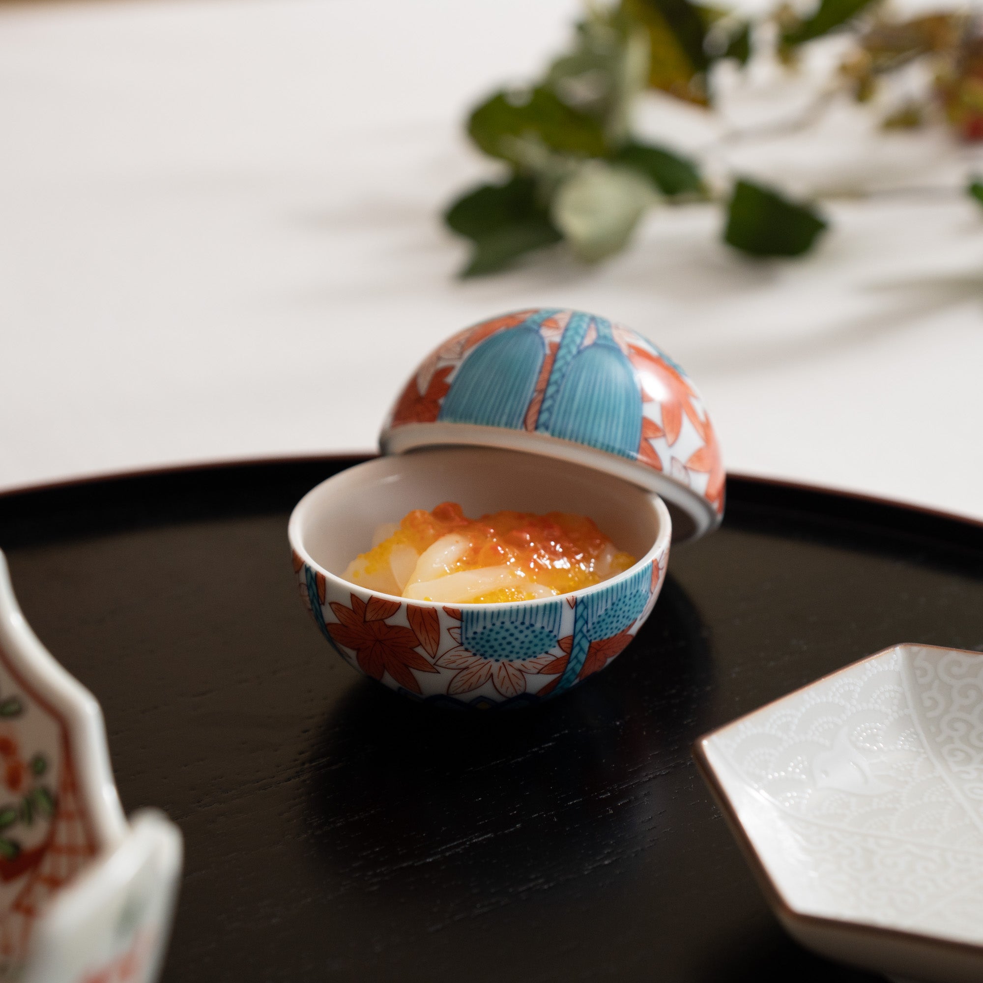 Hataman Touen Mokko Knot Red Maple Imari Nabeshima Ware Small Box - MUSUBI KILN - Quality Japanese Tableware and Gift