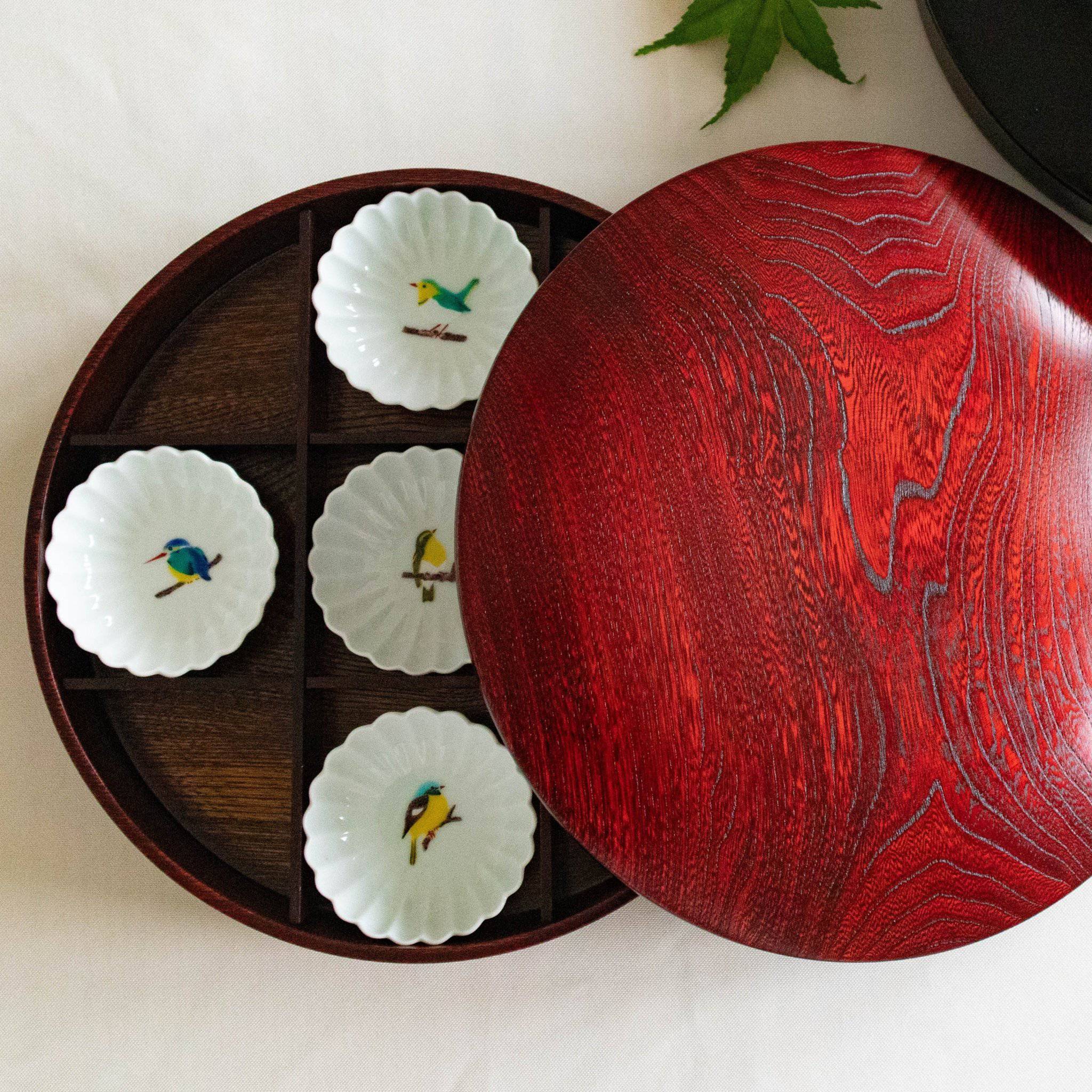 Hibiki Yamanaka Lacquerware box with dividers - MUSUBI KILN - Quality Japanese Tableware and Gift