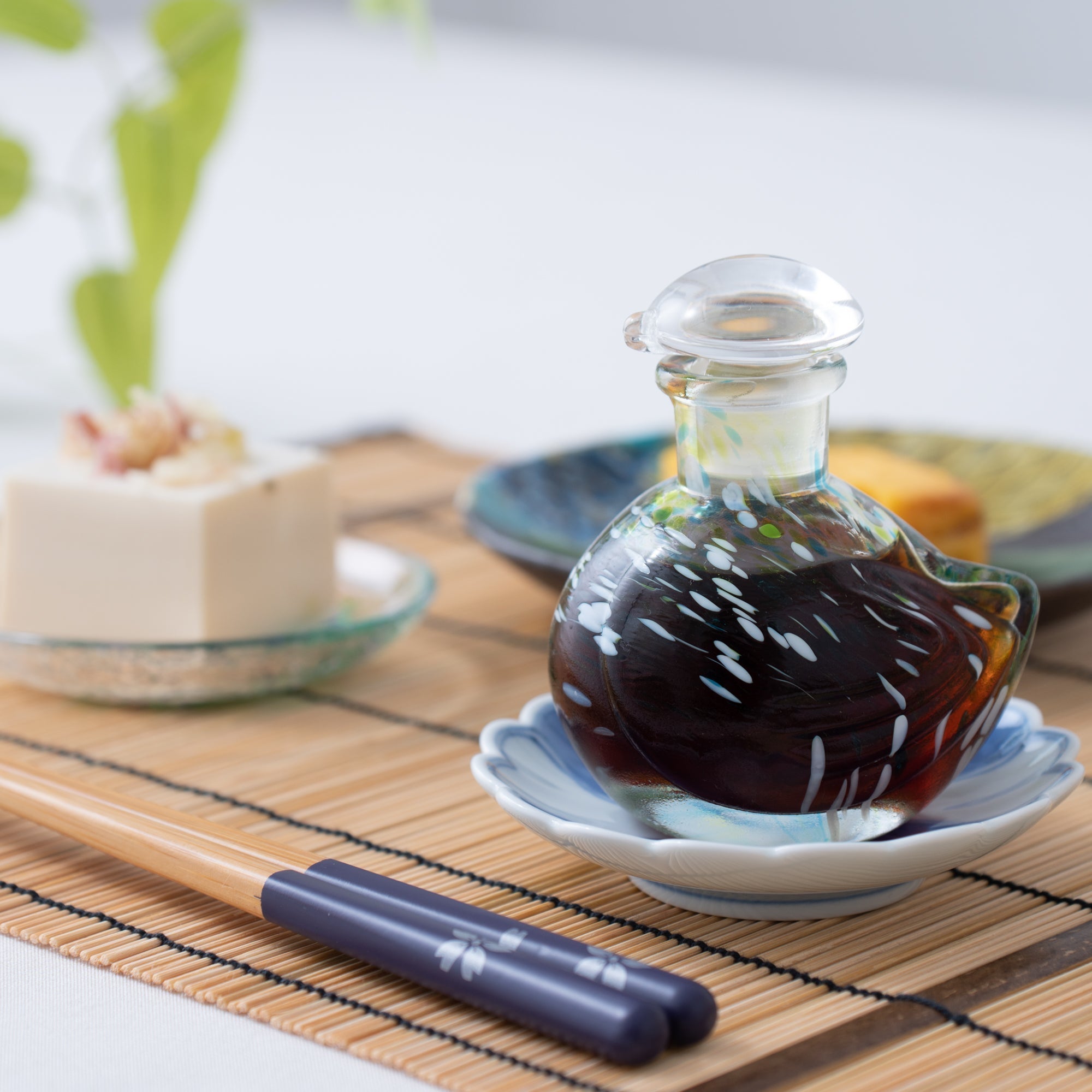 Hirota Green Bird Edo Glass Soy Sauce Dispenser - MUSUBI KILN - Quality Japanese Tableware and Gift