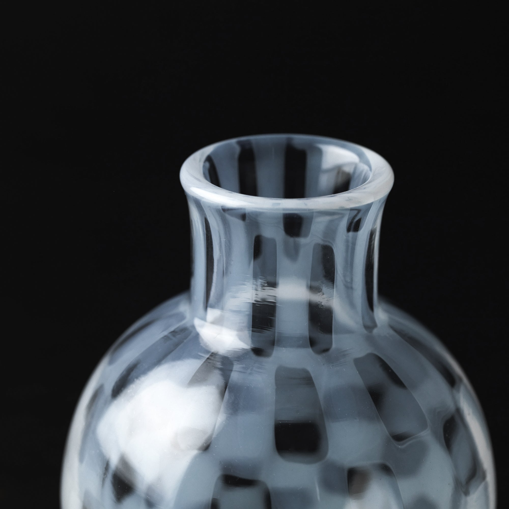 Hirota Taisho Roman Checkered Pattern Edo Glass Single Flower Vase - MUSUBI KILN - Quality Japanese Tableware and Gift