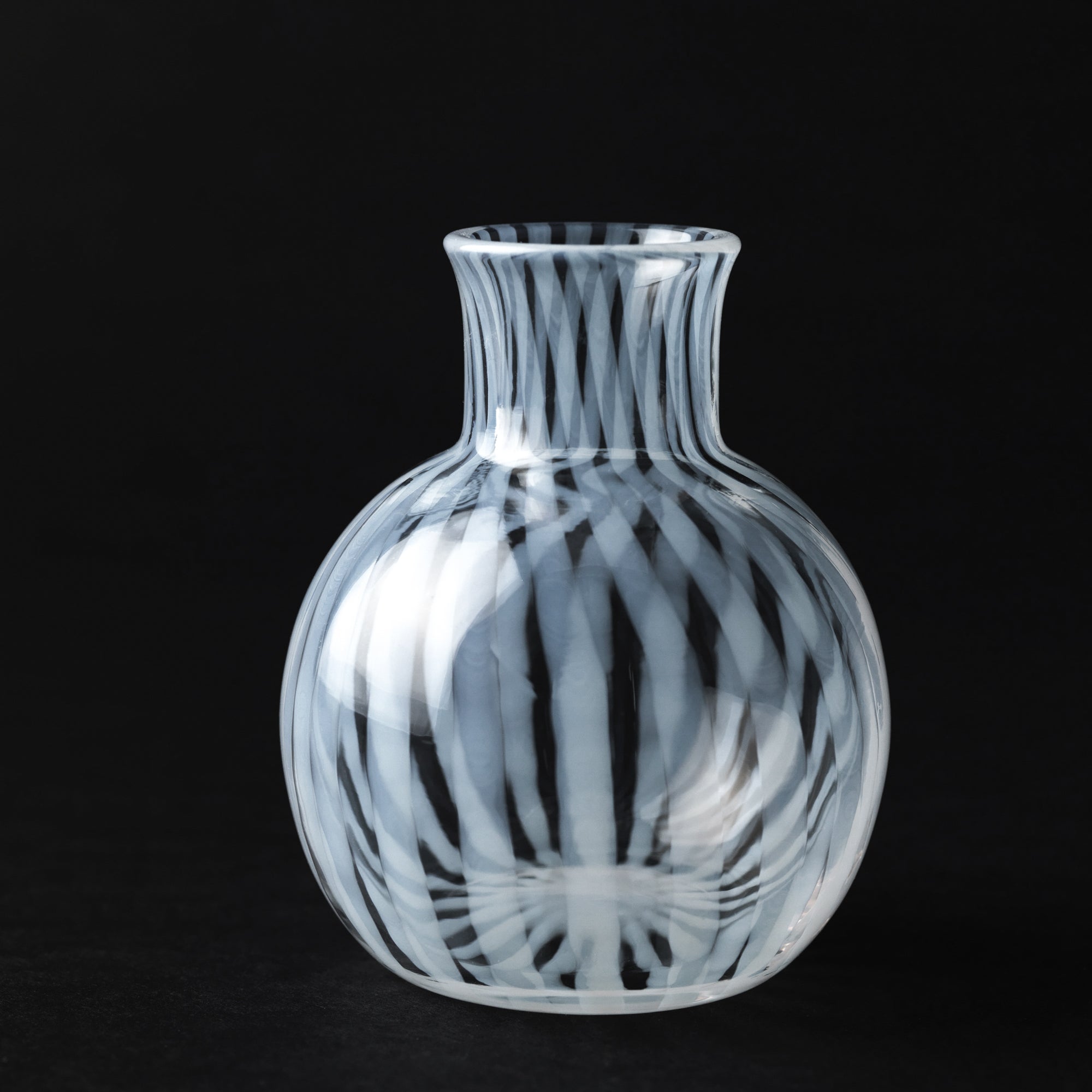 Hirota Taisho Roman Tokusa Edo Glass Single Flower Vase - MUSUBI KILN - Quality Japanese Tableware and Gift