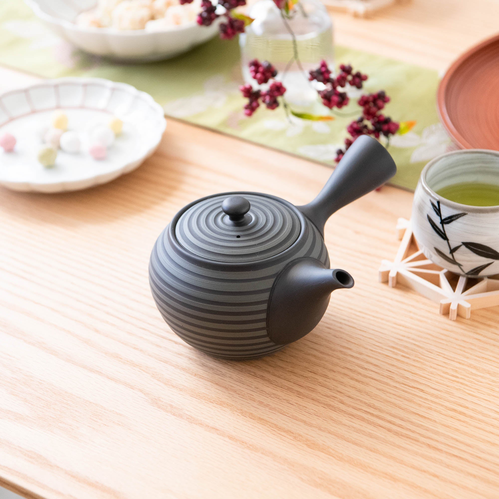 Horyu Black Tokoname Japanese Teapot 12.2oz(360ml) - Sawayaka - MUSUBI KILN - Quality Japanese Tableware and Gift