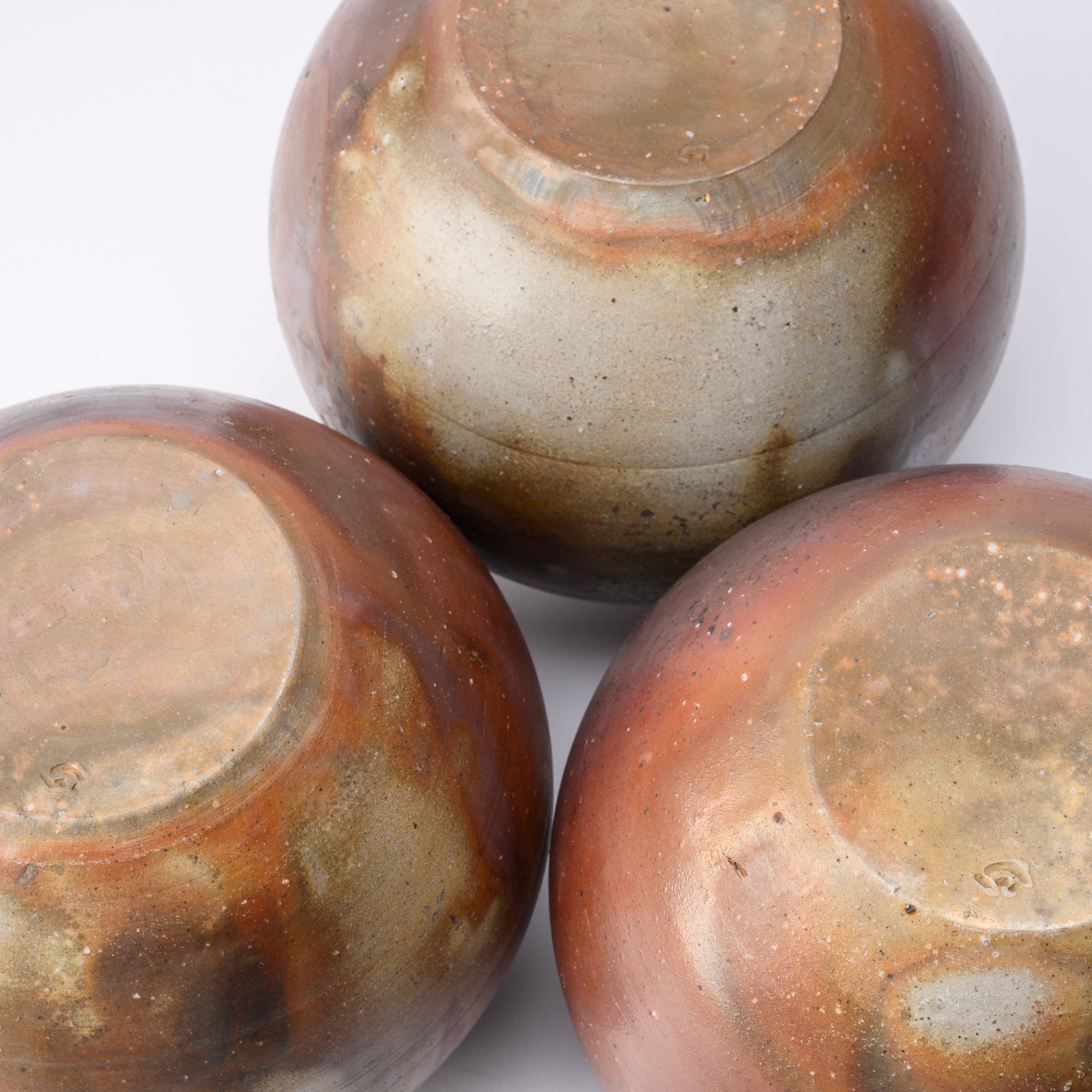 Hozan Kiln Goma Bizen Ware Round Flower Vase - MUSUBI KILN - Quality Japanese Tableware and Gift