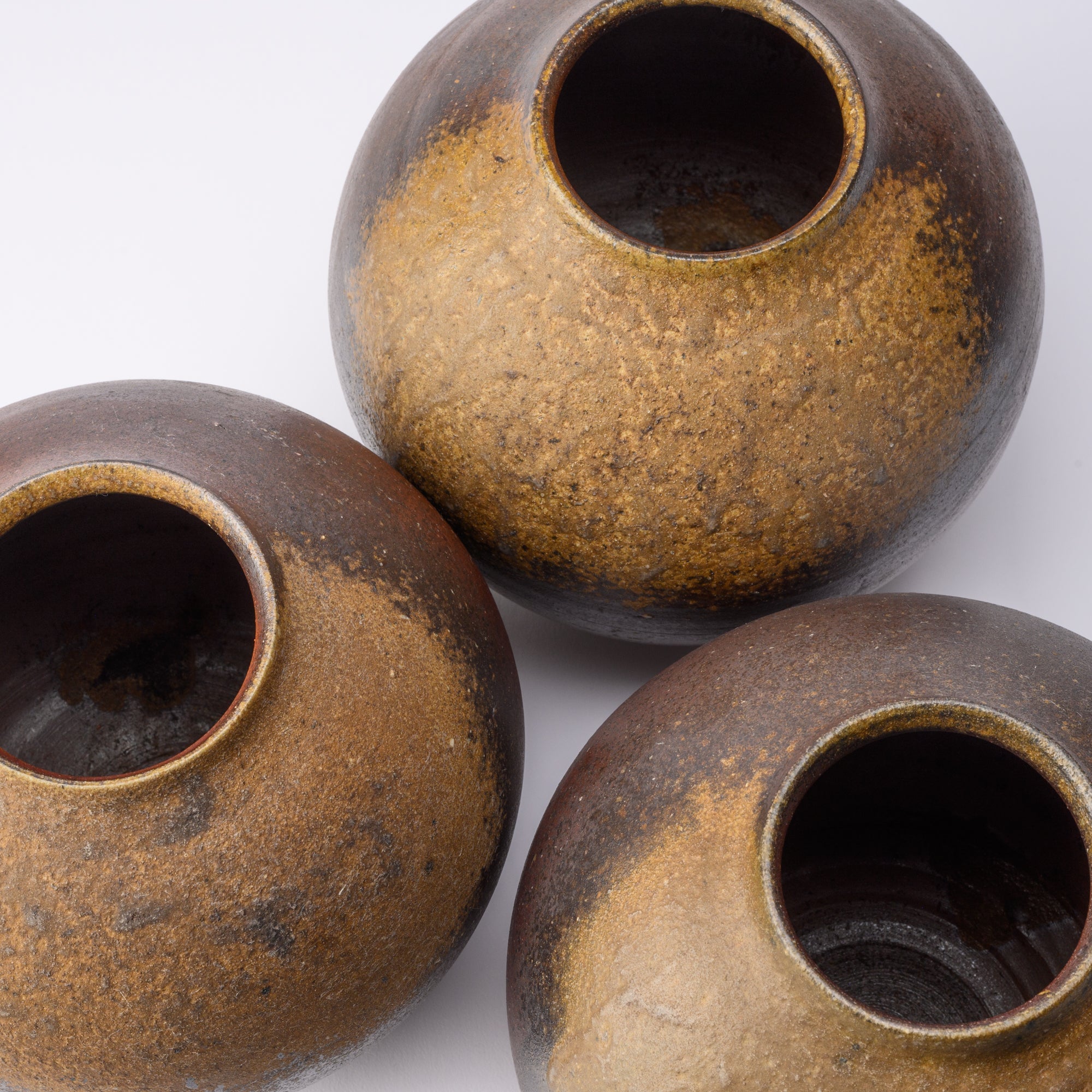 Hozan Kiln Goma Bizen Ware Round Flower Vase - MUSUBI KILN - Quality Japanese Tableware and Gift