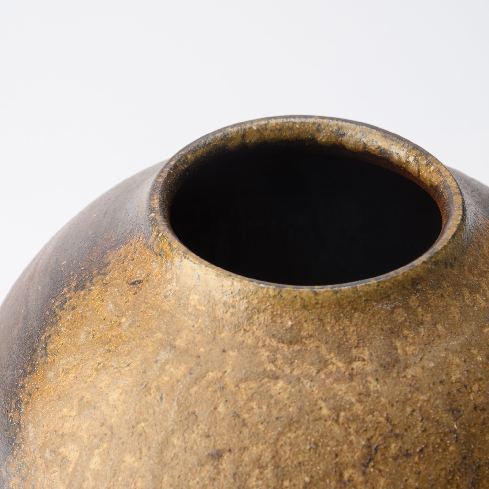 Hozan Kiln Goma Bizen Ware Round Flower Vase - MUSUBI KILN - Quality Japanese Tableware and Gift