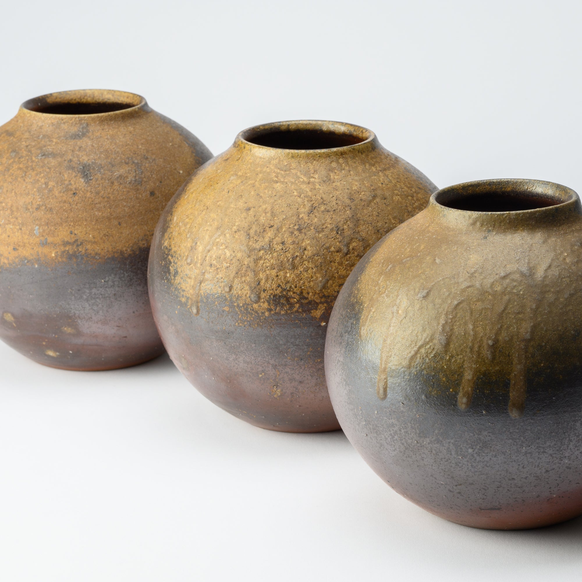 Hozan Kiln Goma Bizen Ware Round Flower Vase - MUSUBI KILN - Quality Japanese Tableware and Gift