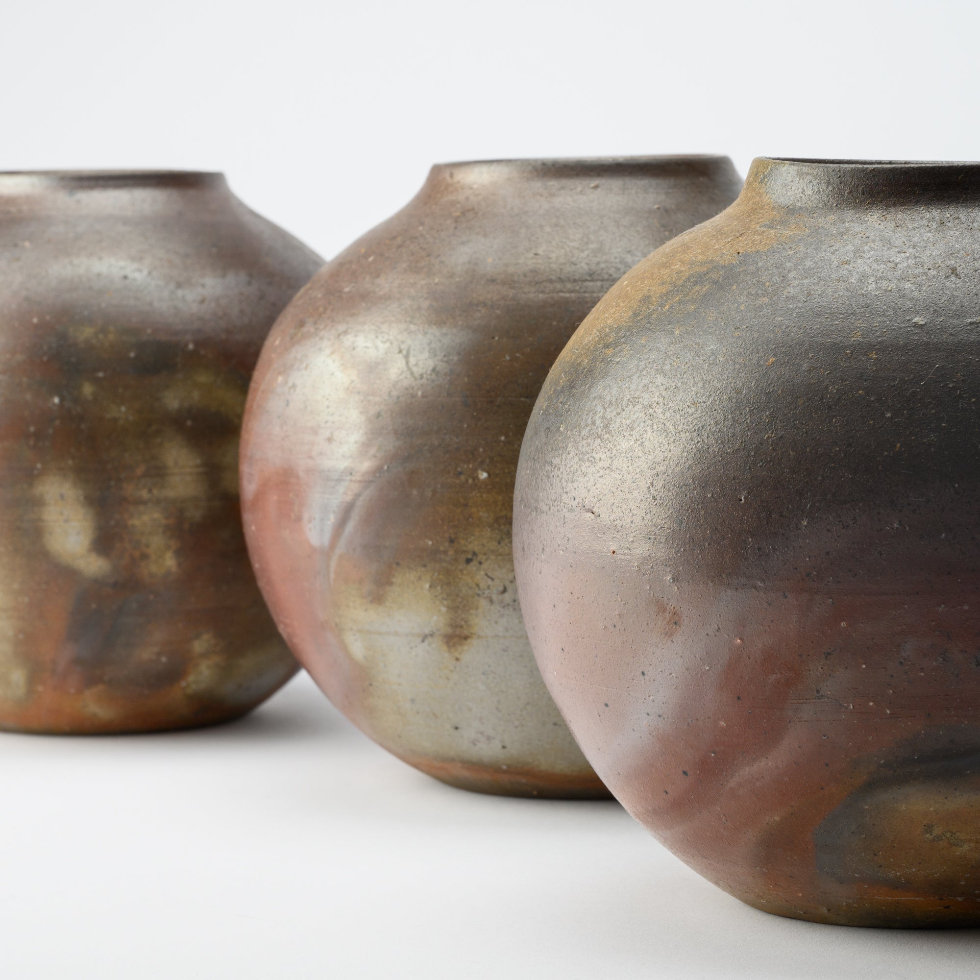 Hozan Kiln Goma Bizen Ware Round Flower Vase - MUSUBI KILN - Quality Japanese Tableware and Gift