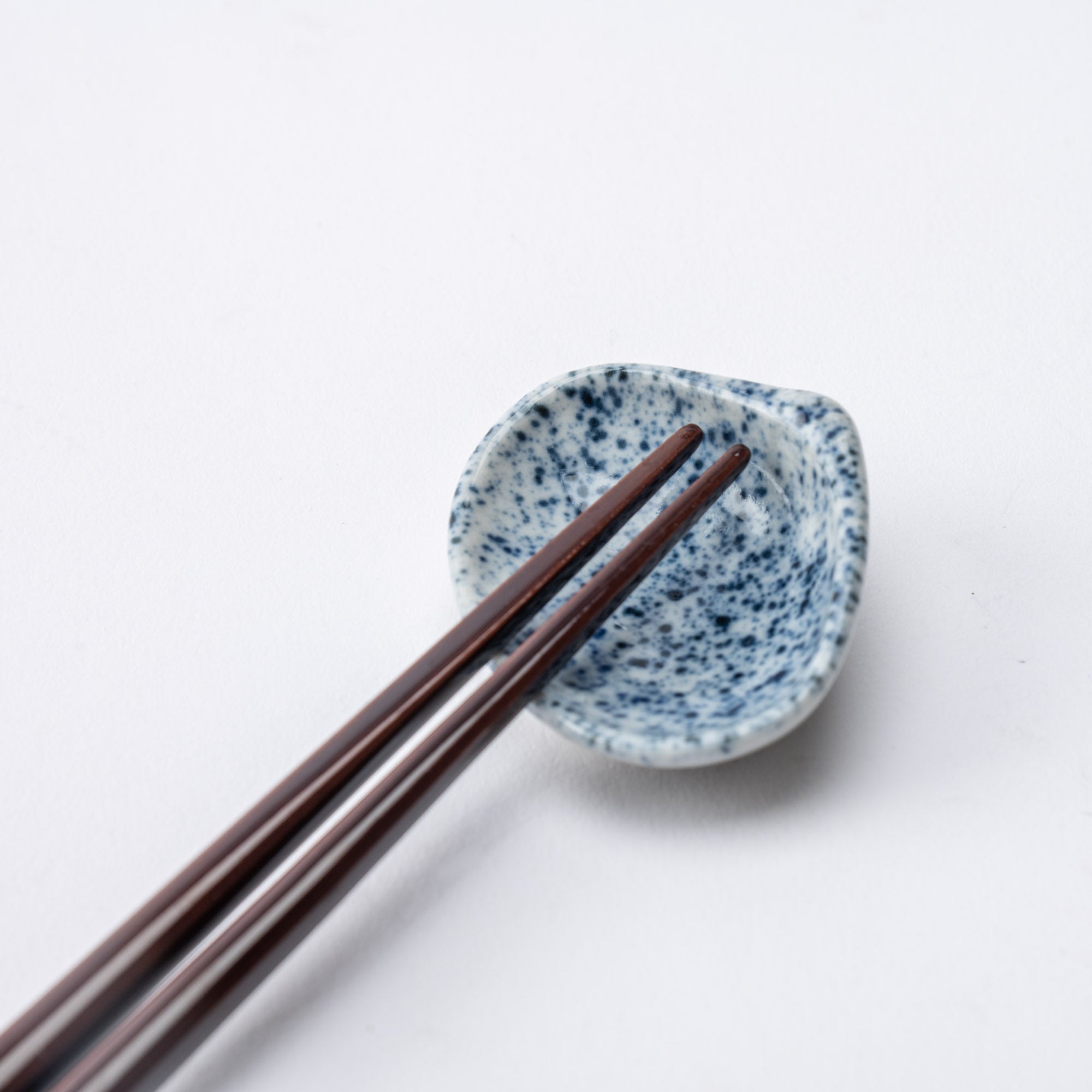 Hozan Kiln Ink - Sprayed Shell Kyo Ware Chopstick Rest Set - MUSUBI KILN - Quality Japanese Tableware and Gift