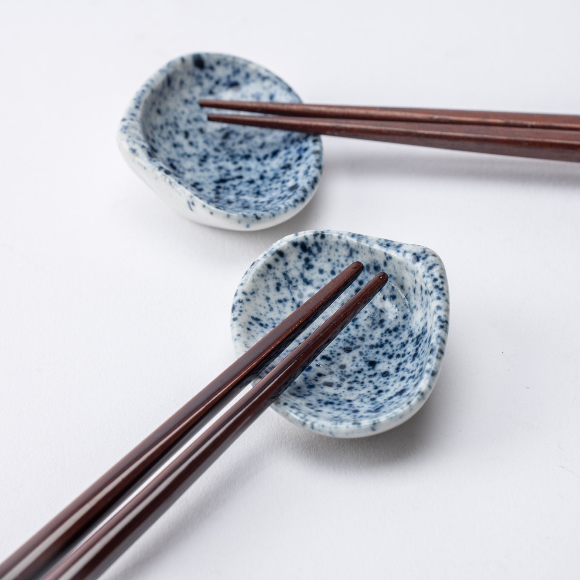 Hozan Kiln Ink - Sprayed Shell Kyo Ware Chopstick Rest Set - MUSUBI KILN - Quality Japanese Tableware and Gift