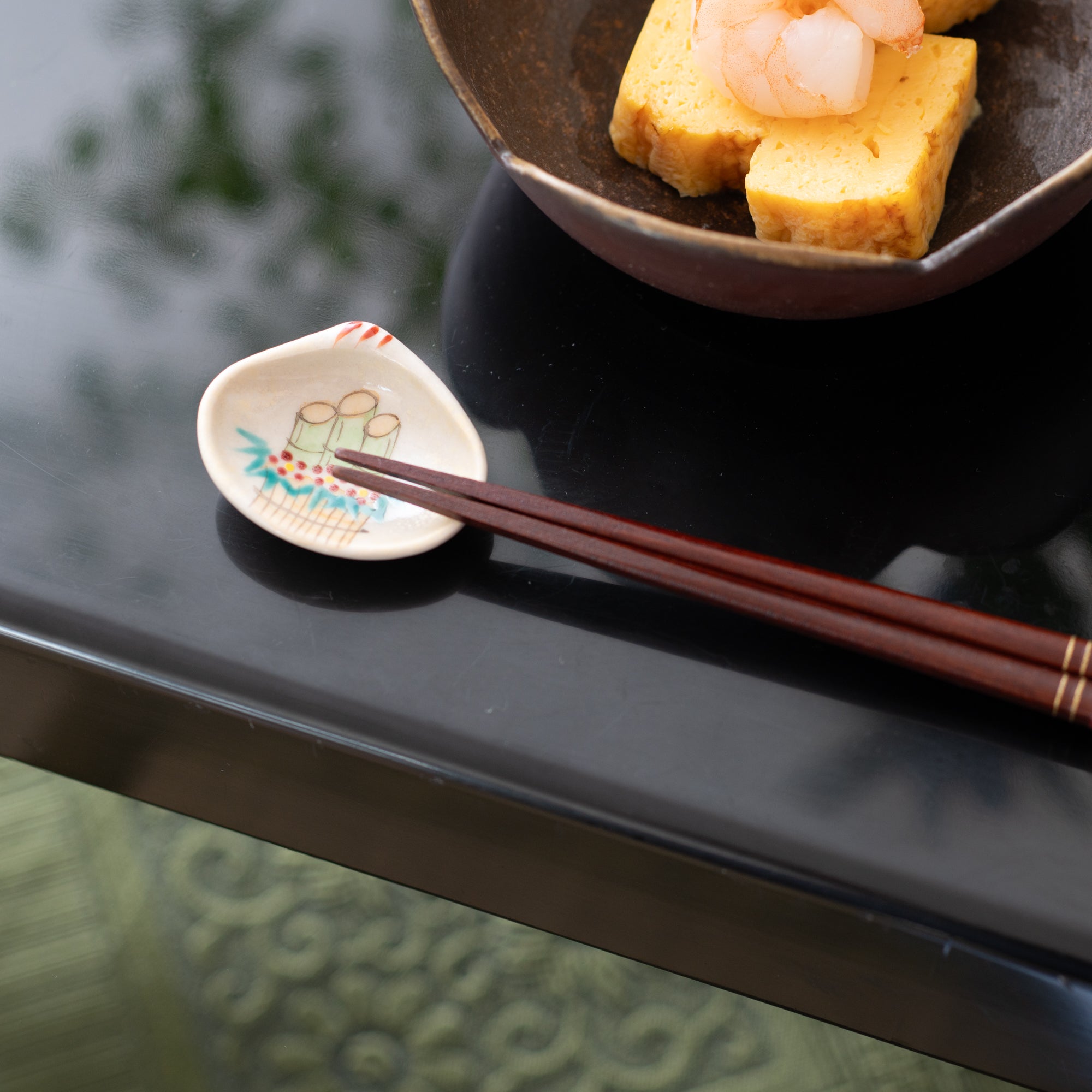 Hozan Kiln Shell - Shaped Kadomatsu and Kagami Mochi Kyo Ware Chopstick Rest Set - MUSUBI KILN - Quality Japanese Tableware and Gift