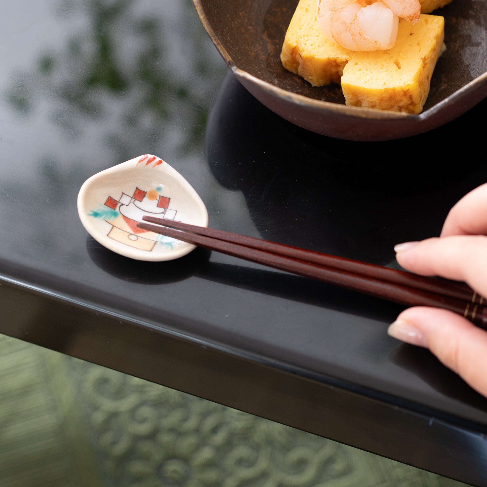 Hozan Kiln Shell - Shaped Kadomatsu and Kagami Mochi Kyo Ware Chopstick Rest Set - MUSUBI KILN - Quality Japanese Tableware and Gift