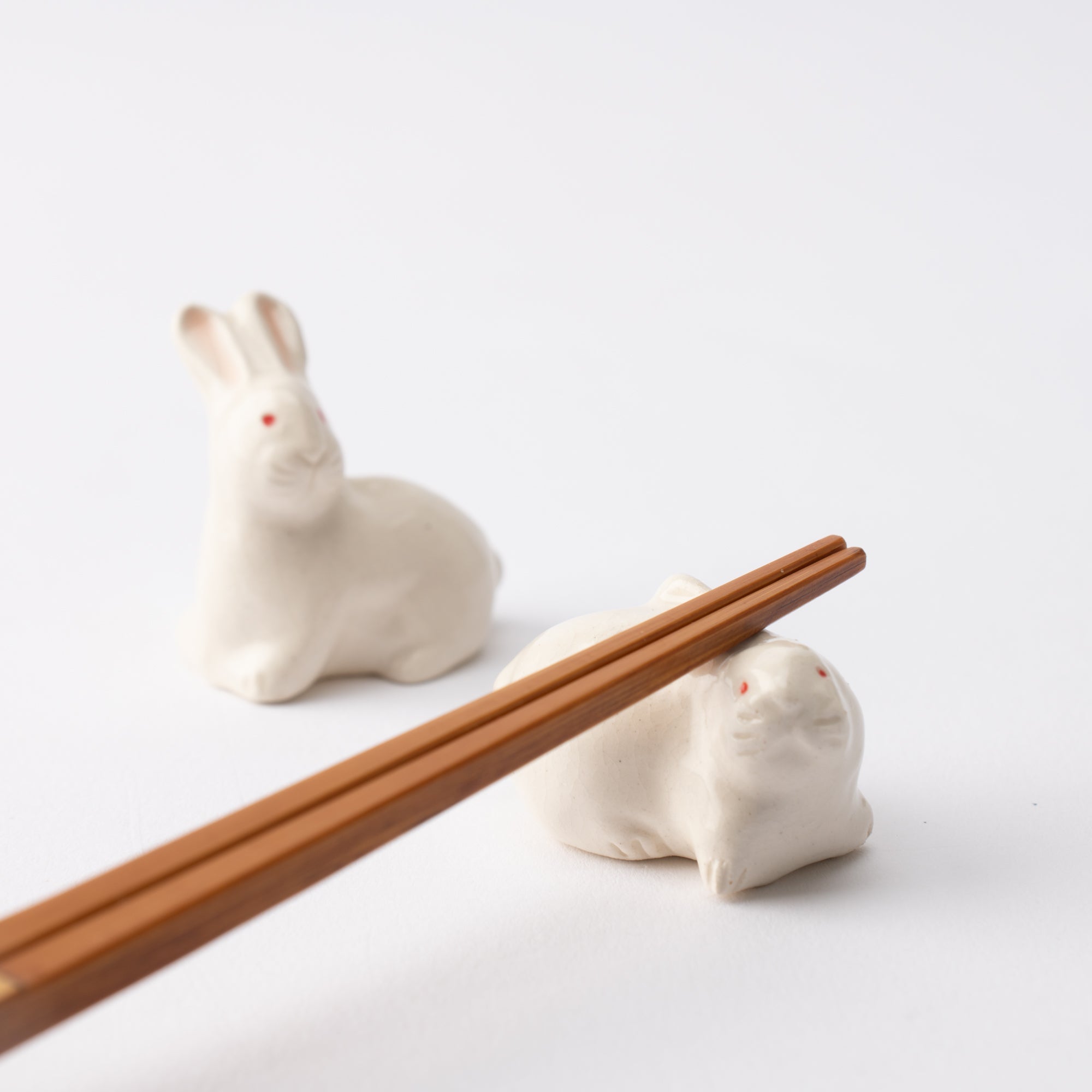 Ihoshiro Kiln White Rabbit Mino Ware Chopstick Rest - MUSUBI KILN - Quality Japanese Tableware and Gift