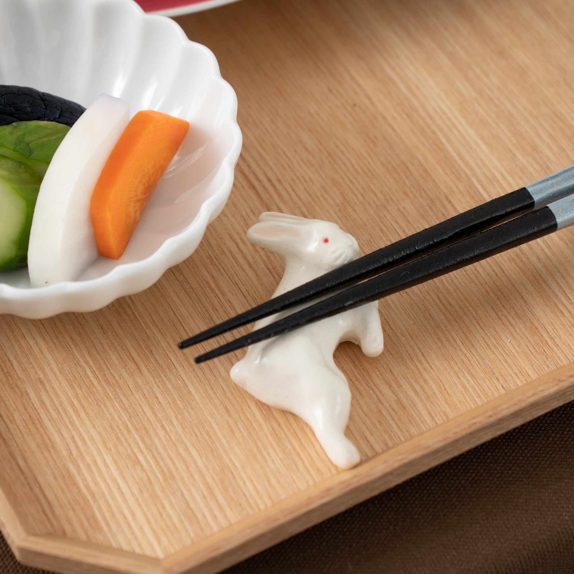 Ihoshiro Kiln White Rabbit Mino Ware Chopstick Rest - MUSUBI KILN - Quality Japanese Tableware and Gift