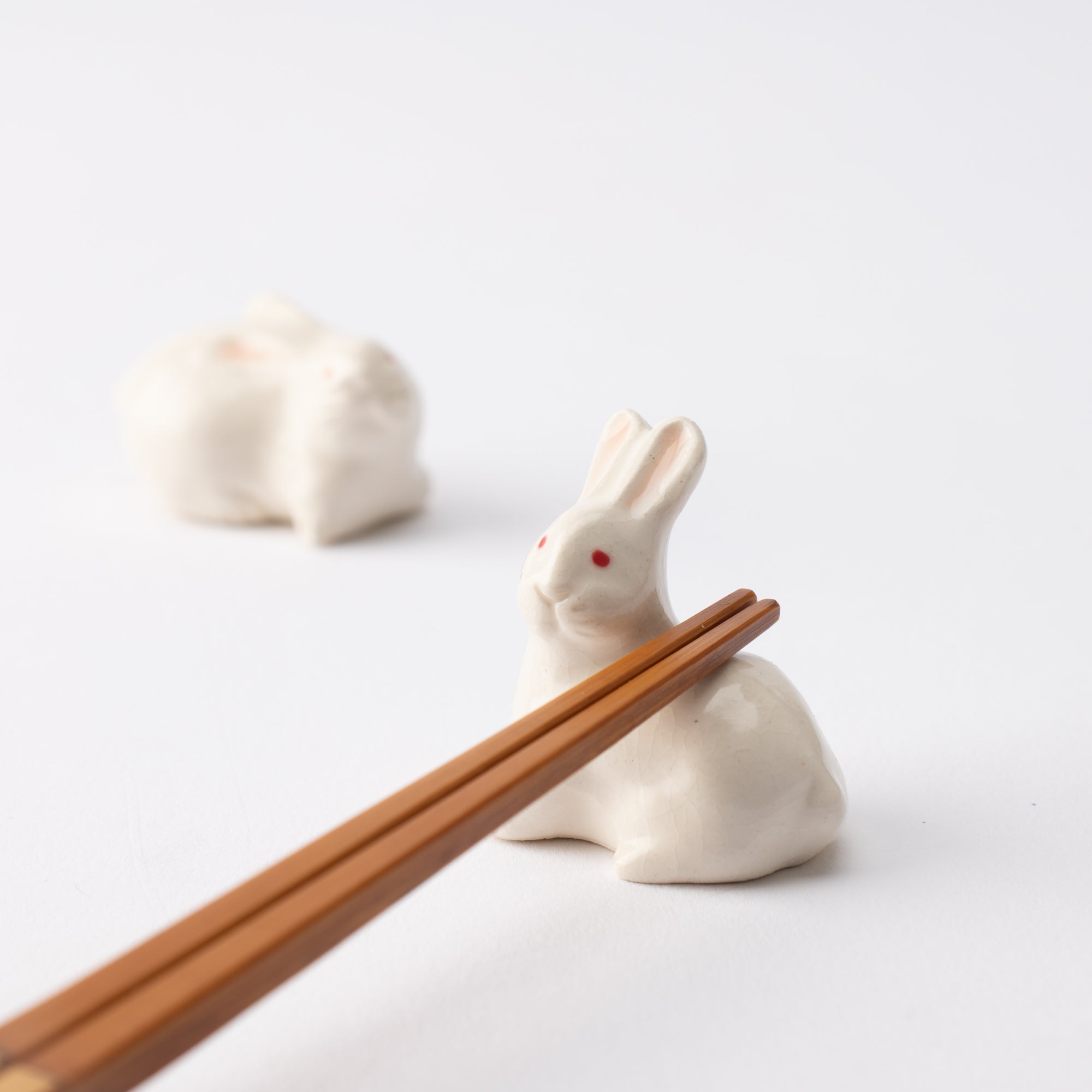 Ihoshiro Kiln White Rabbit Mino Ware Chopstick Rest - MUSUBI KILN - Quality Japanese Tableware and Gift