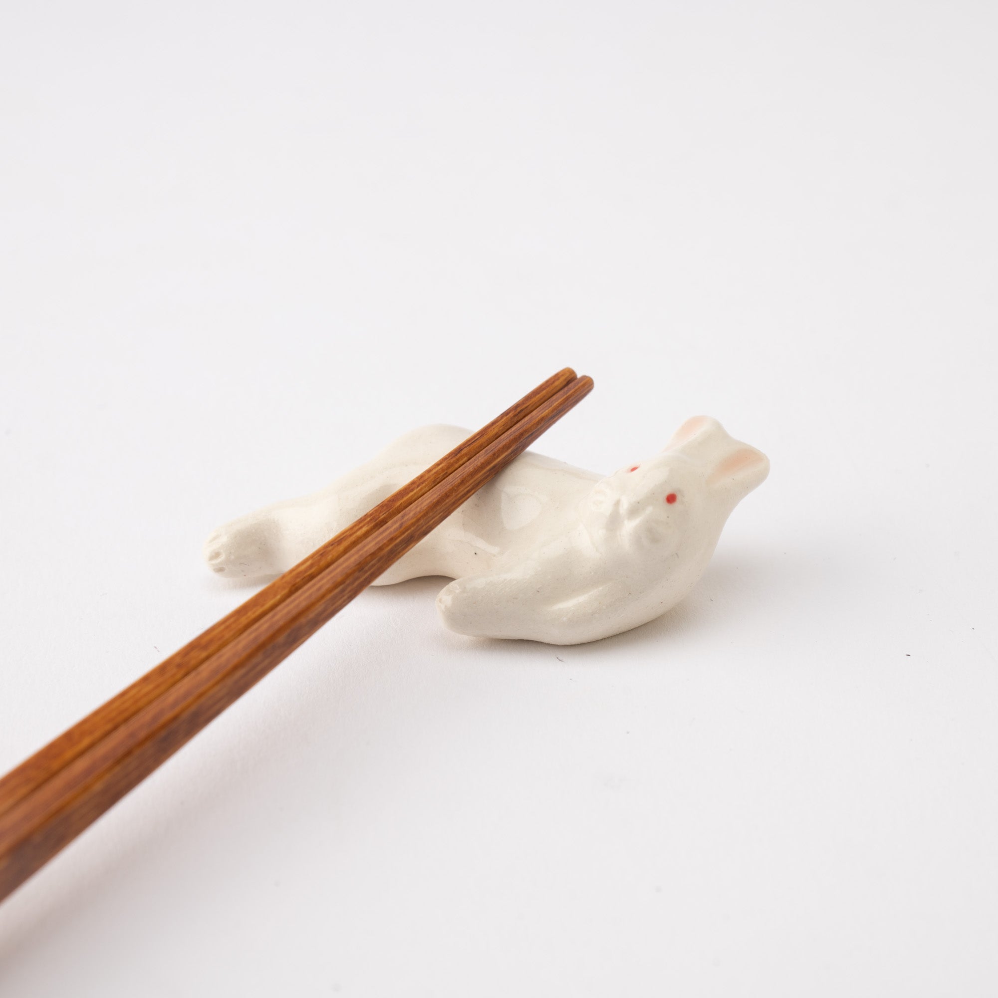 Ihoshiro Kiln White Rabbit Mino Ware Chopstick Rest - MUSUBI KILN - Quality Japanese Tableware and Gift