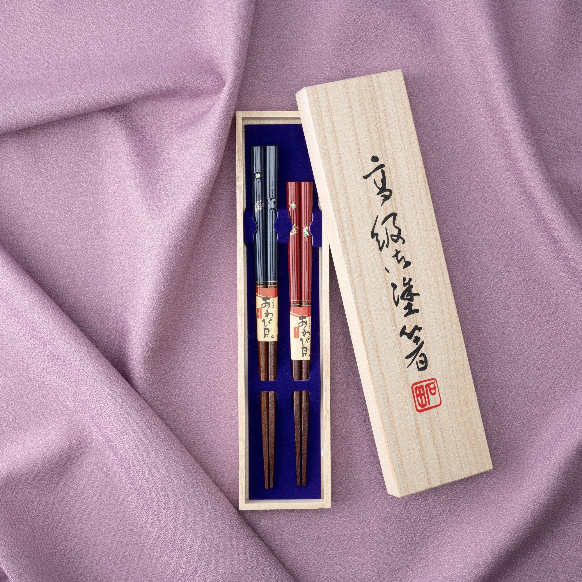 Issou Full Moon and Rabbit Wakasa Lacquerware Set of Two Pairs of Chopsticks 23 cm (9 in) and 20.5 cm (8.2 in) - MUSUBI KILN - Quality Japanese Tableware and Gift