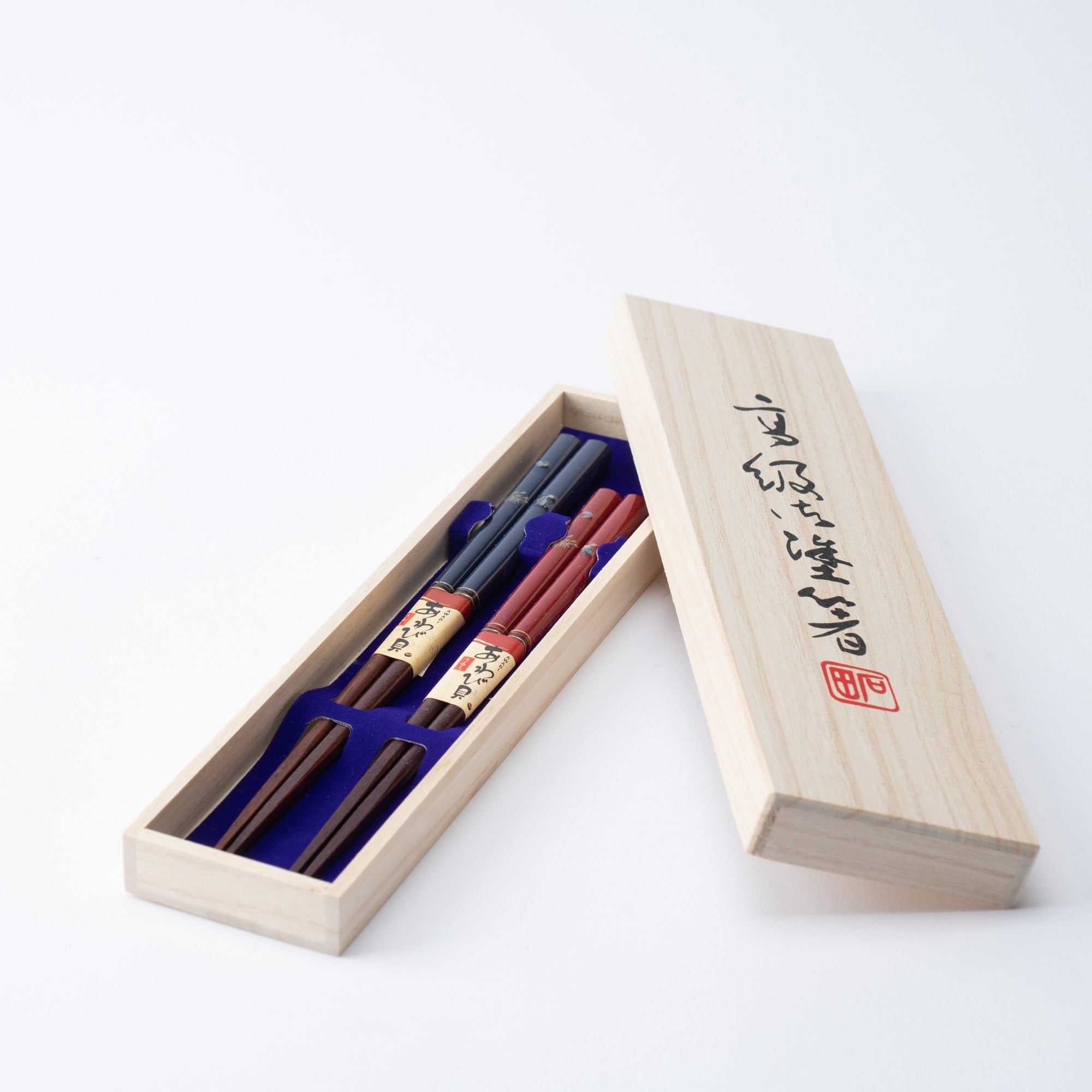 Issou Full Moon and Rabbit Wakasa Lacquerware Set of Two Pairs of Chopsticks 23 cm (9 in) and 20.5 cm (8.2 in) - MUSUBI KILN - Quality Japanese Tableware and Gift