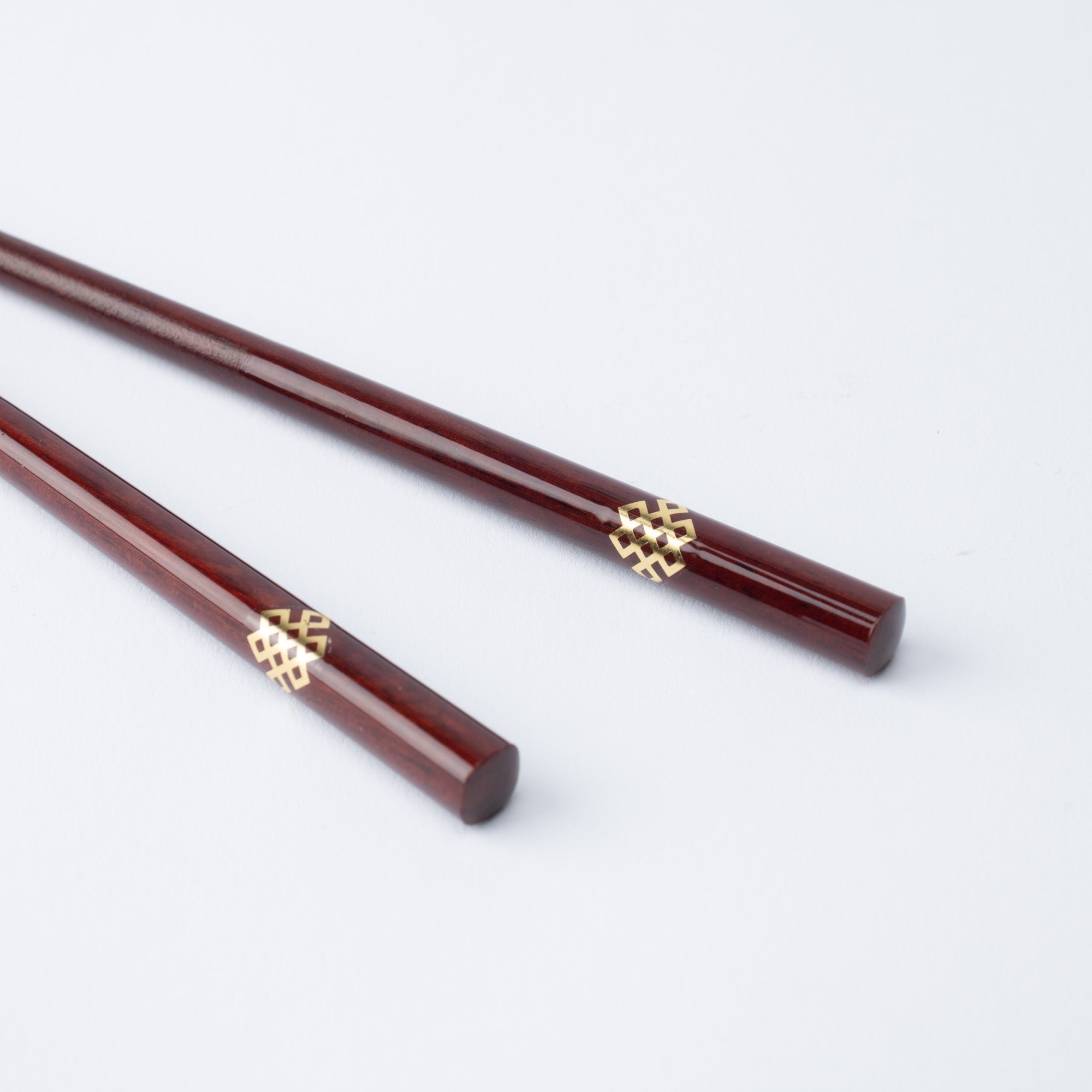 Issou Treasure Knot Wakasa Lacquerware Set of Two Pairs of Chopsticks 23 cm (9 in) and 21 cm (8.3 in) - MUSUBI KILN - Quality Japanese Tableware and Gift