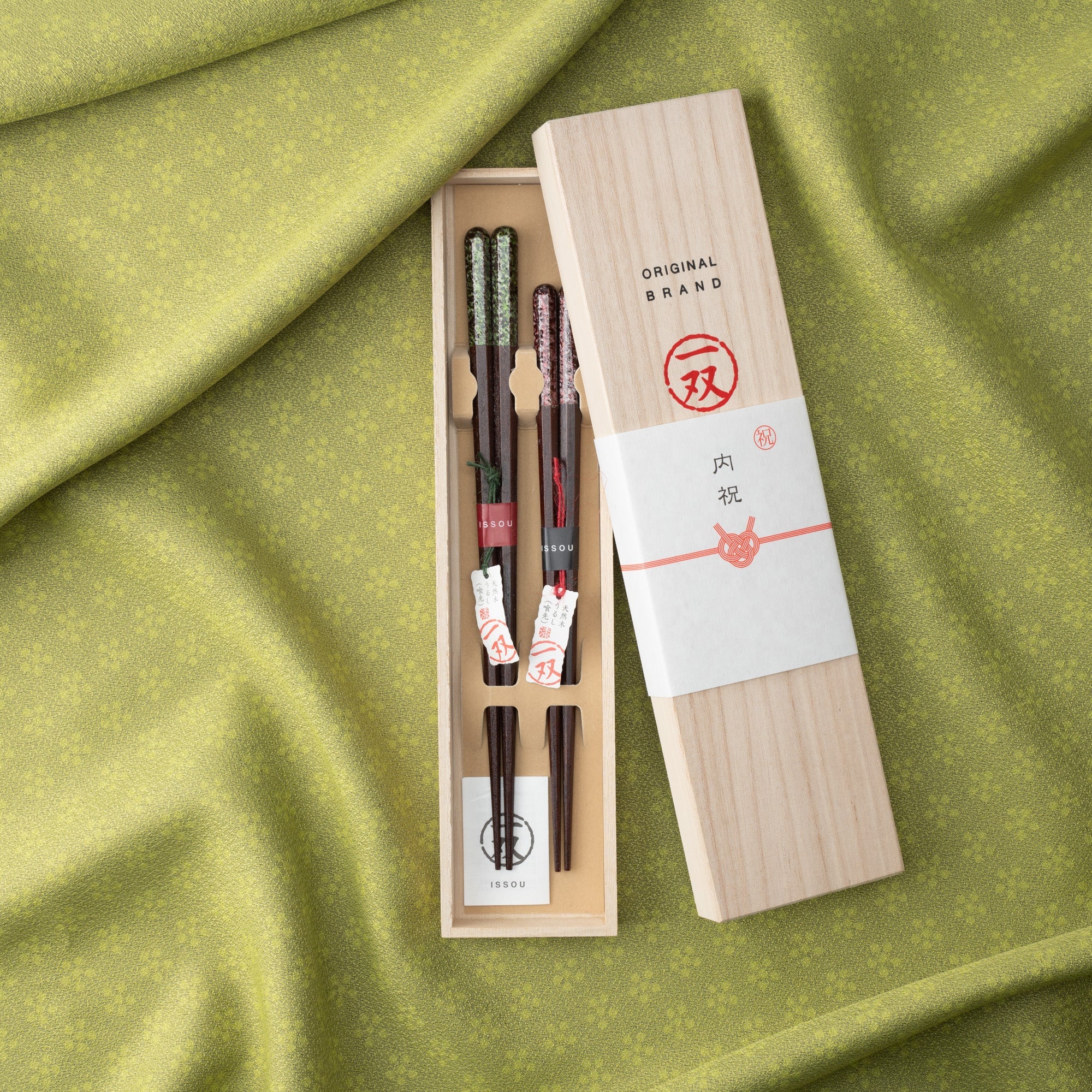 Issou Uchiiwai Wakasa Lacquerware Set of Two Pairs of Chopsticks 22.5 cm (8.8 in) and 20.5 cm (8.1 in) - MUSUBI KILN - Quality Japanese Tableware and Gift