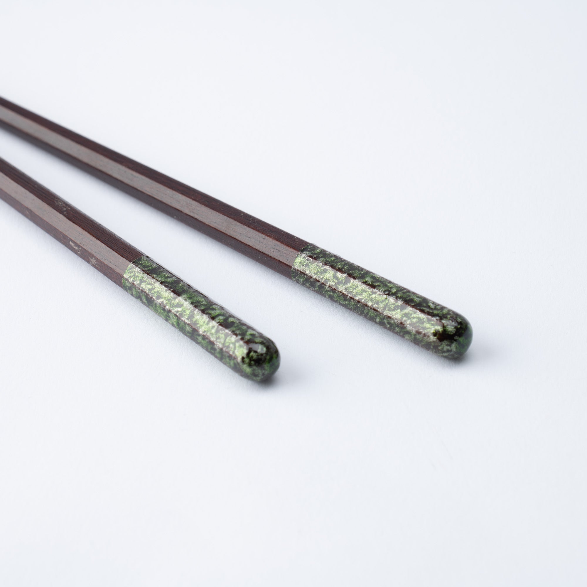 Issou Uchiiwai Wakasa Lacquerware Set of Two Pairs of Chopsticks 22.5 cm (8.8 in) and 20.5 cm (8.1 in) - MUSUBI KILN - Quality Japanese Tableware and Gift