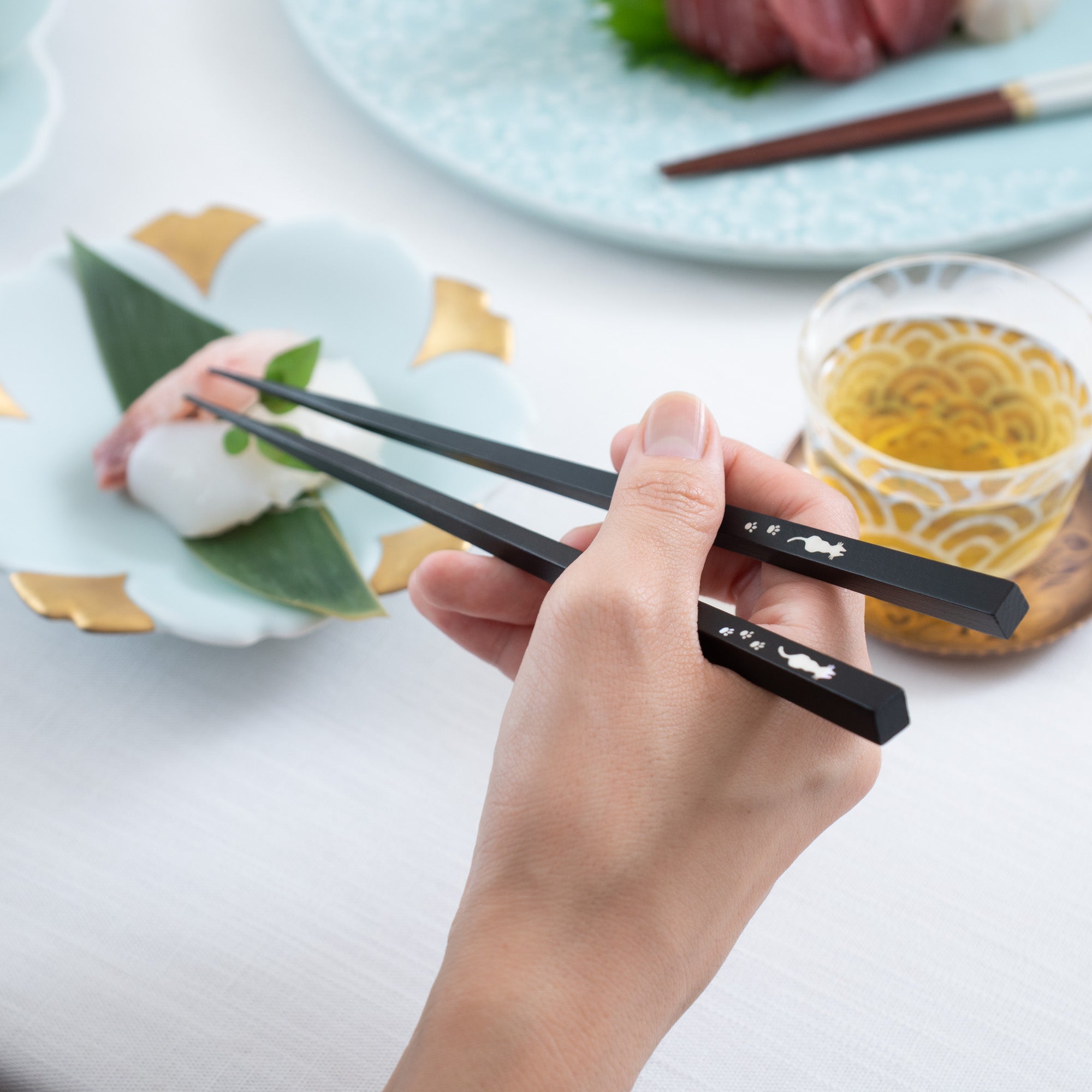 Issou Walking Cat Ebony Wakasa Lacquer Chopsticks 23 cm / 9 in - MUSUBI KILN - Quality Japanese Tableware and Gift