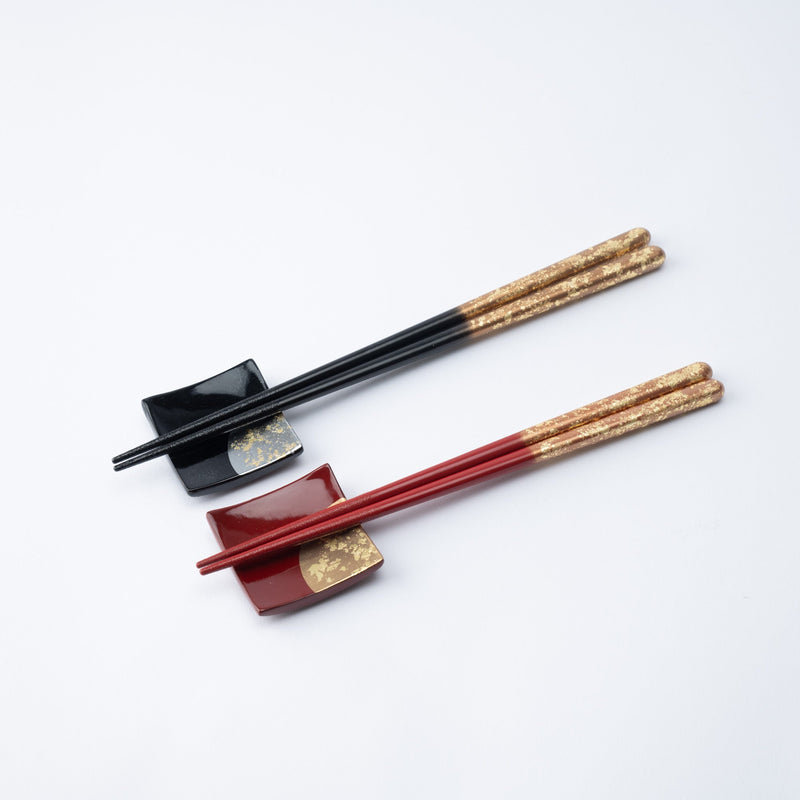 Issou Zuiun Maki - e Wakasa Lacquerware Set of Two Pairs of Chopsticks 23 cm (9 in) / 20.5 cm (8.1 in) and Chopstick Rests (Set of Two) - MUSUBI KILN - Quality Japanese Tableware and Gift