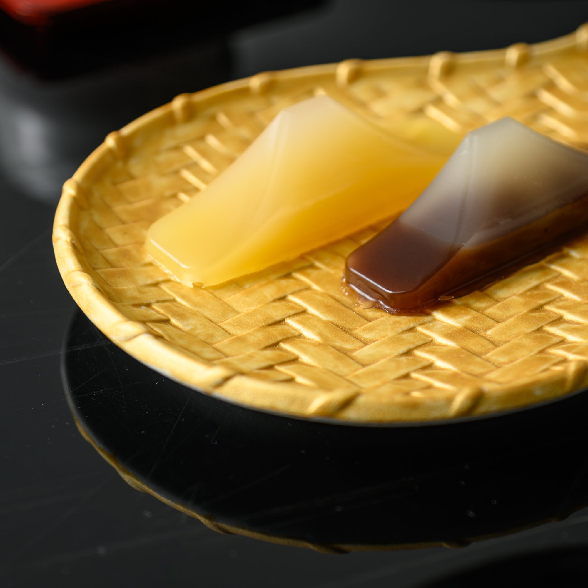 Kaizan Kiln Gold Gourd Arita Plate - MUSUBI KILN - Quality Japanese Tableware and Gift