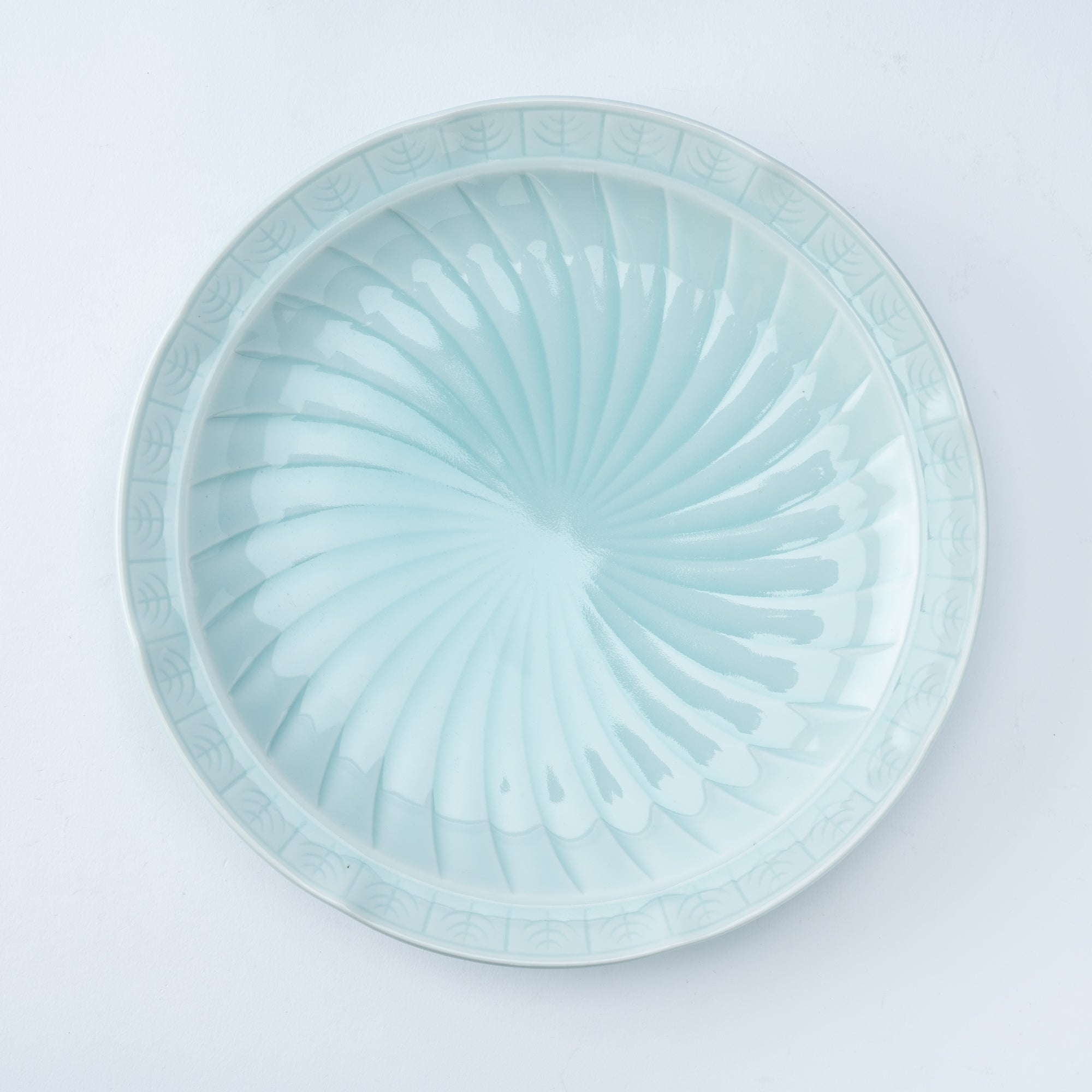 Kaizan Kiln Kaiseki Series Swirl Pattern Arita Round Plate 9.9 in - MUSUBI KILN - Quality Japanese Tableware and Gift