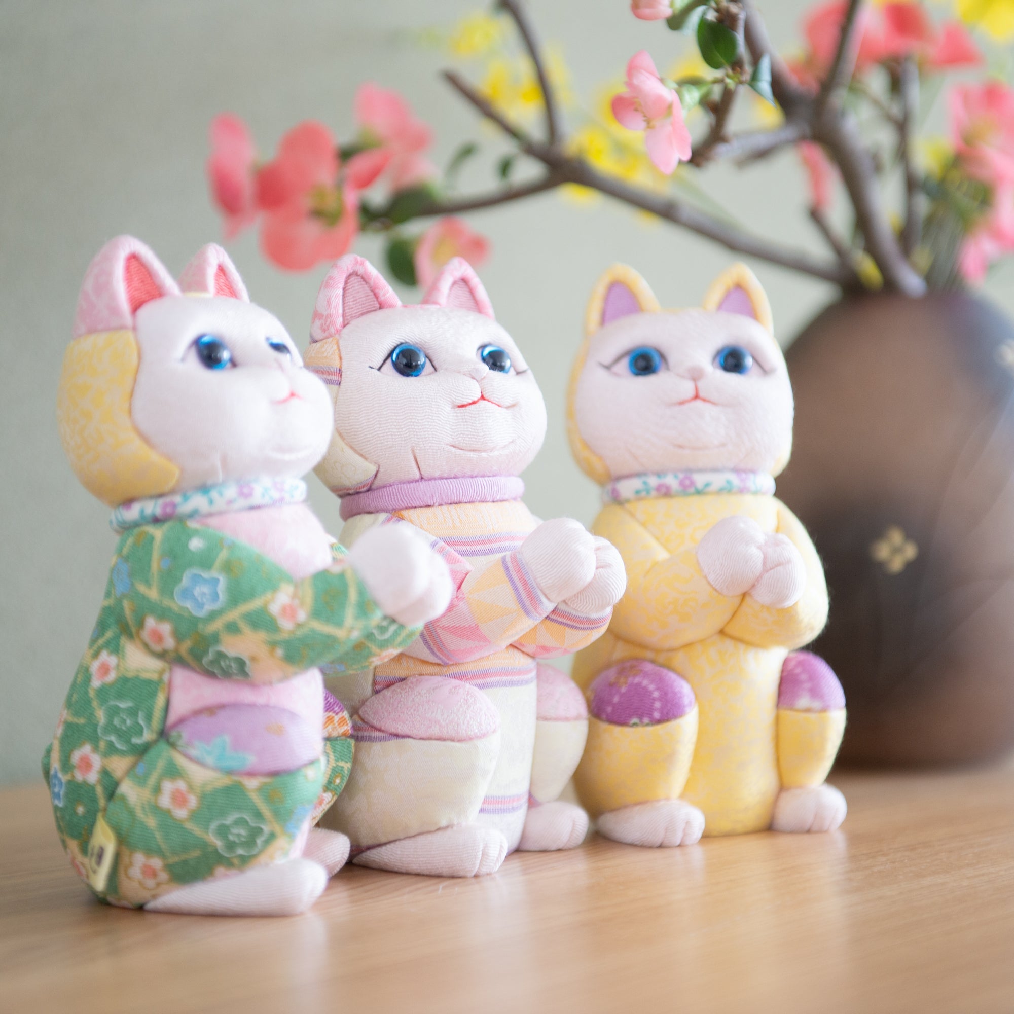 Kakinuma Ningyo Damask Wish Upon a Star Edo Kimekomi Lucky Cat - Yellow - MUSUBI KILN - Quality Japanese Tableware and Gift