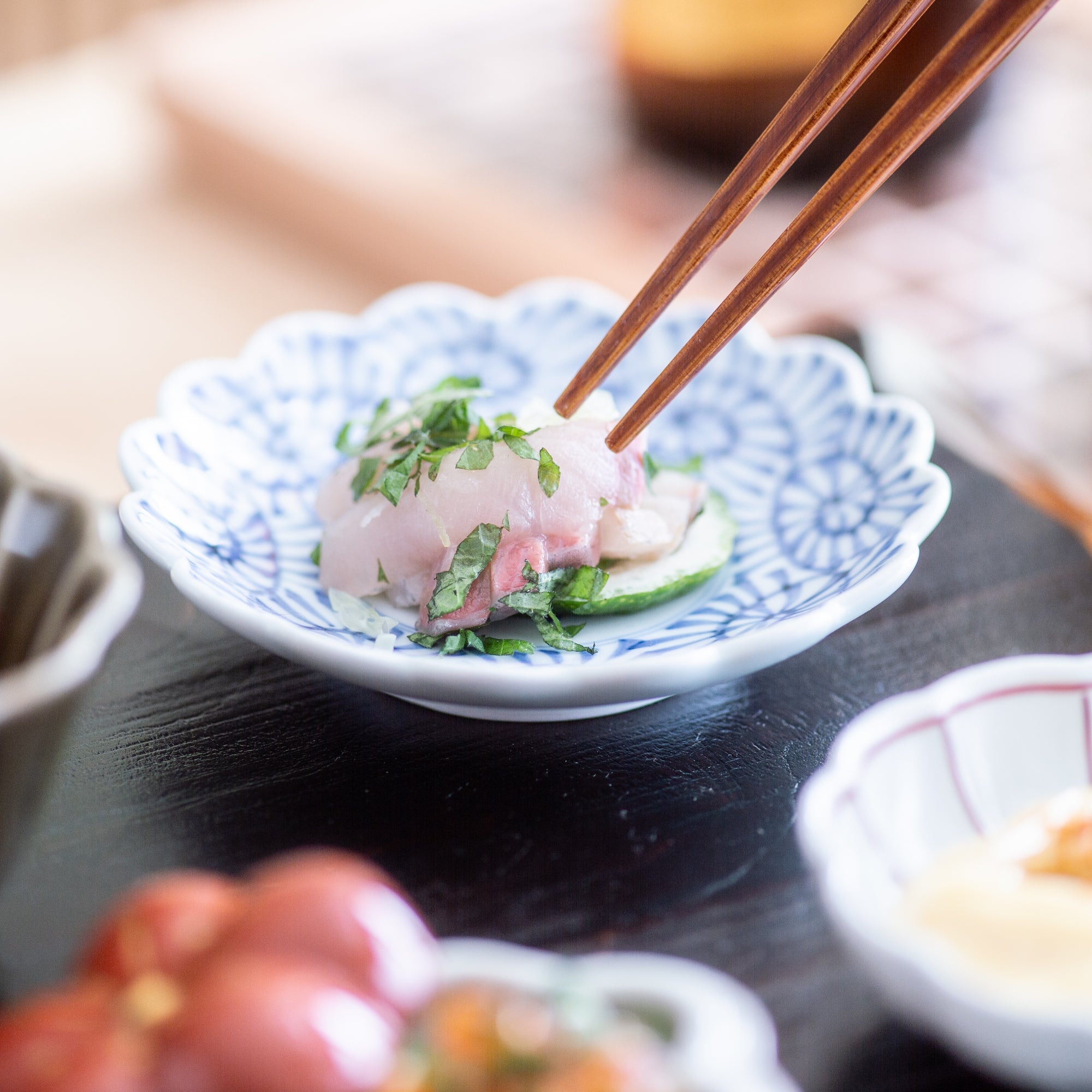 Keizan Kiln Arabesque Arita Chrysanthemum - Shaped Sauce Plate - MUSUBI KILN - Quality Japanese Tableware and Gift