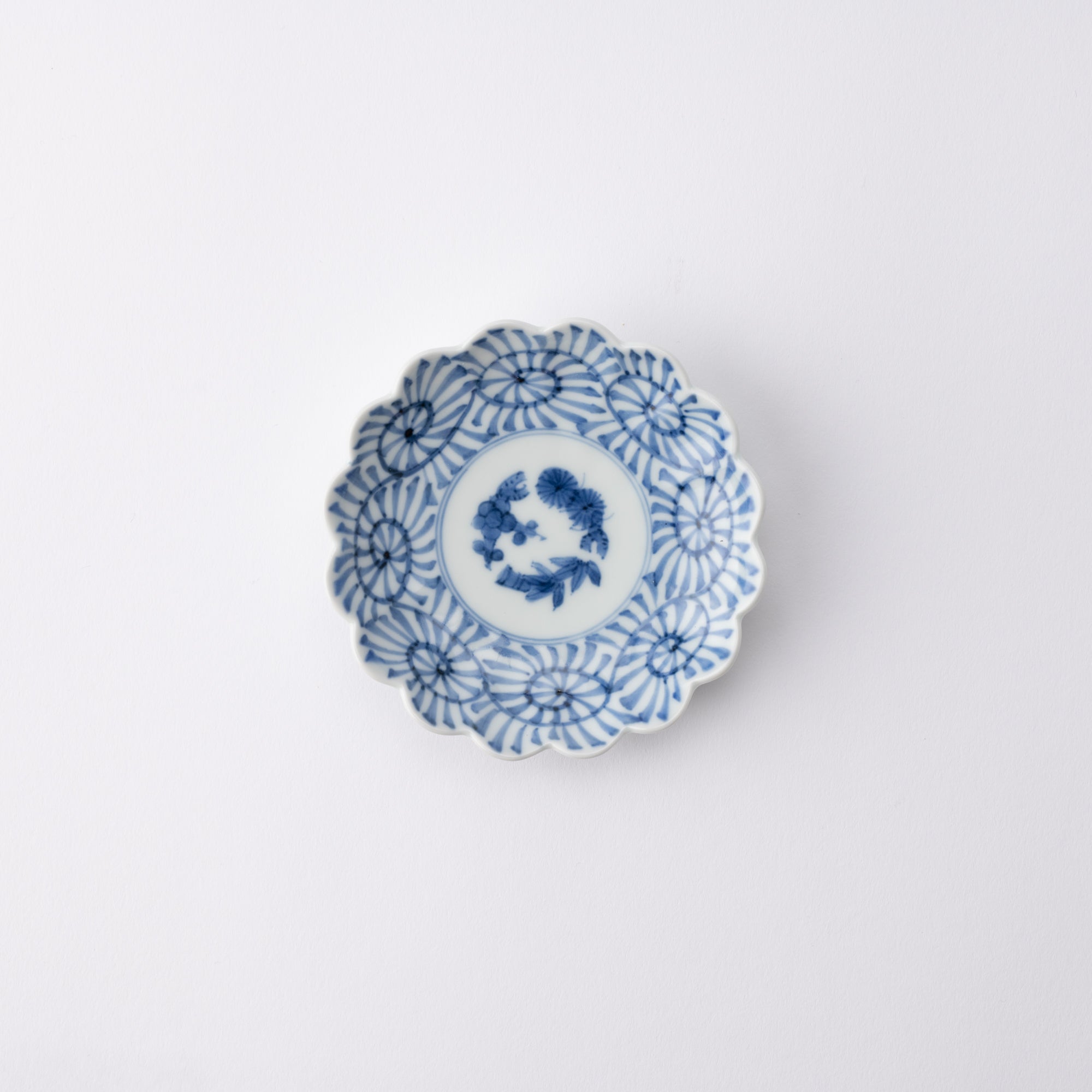 Keizan Kiln Arabesque Arita Chrysanthemum - Shaped Sauce Plate - MUSUBI KILN - Quality Japanese Tableware and Gift